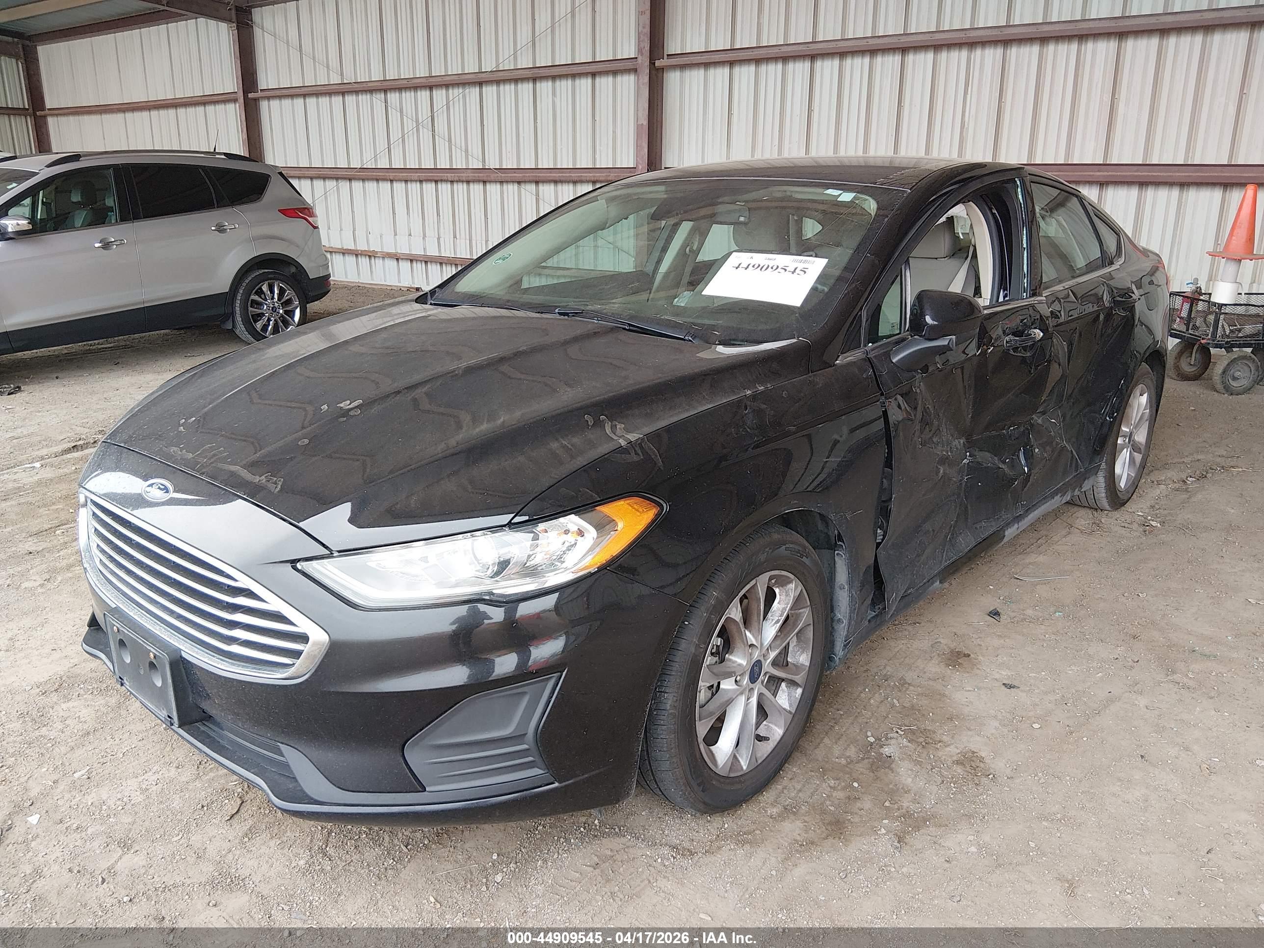 FORD FUSION image 2
