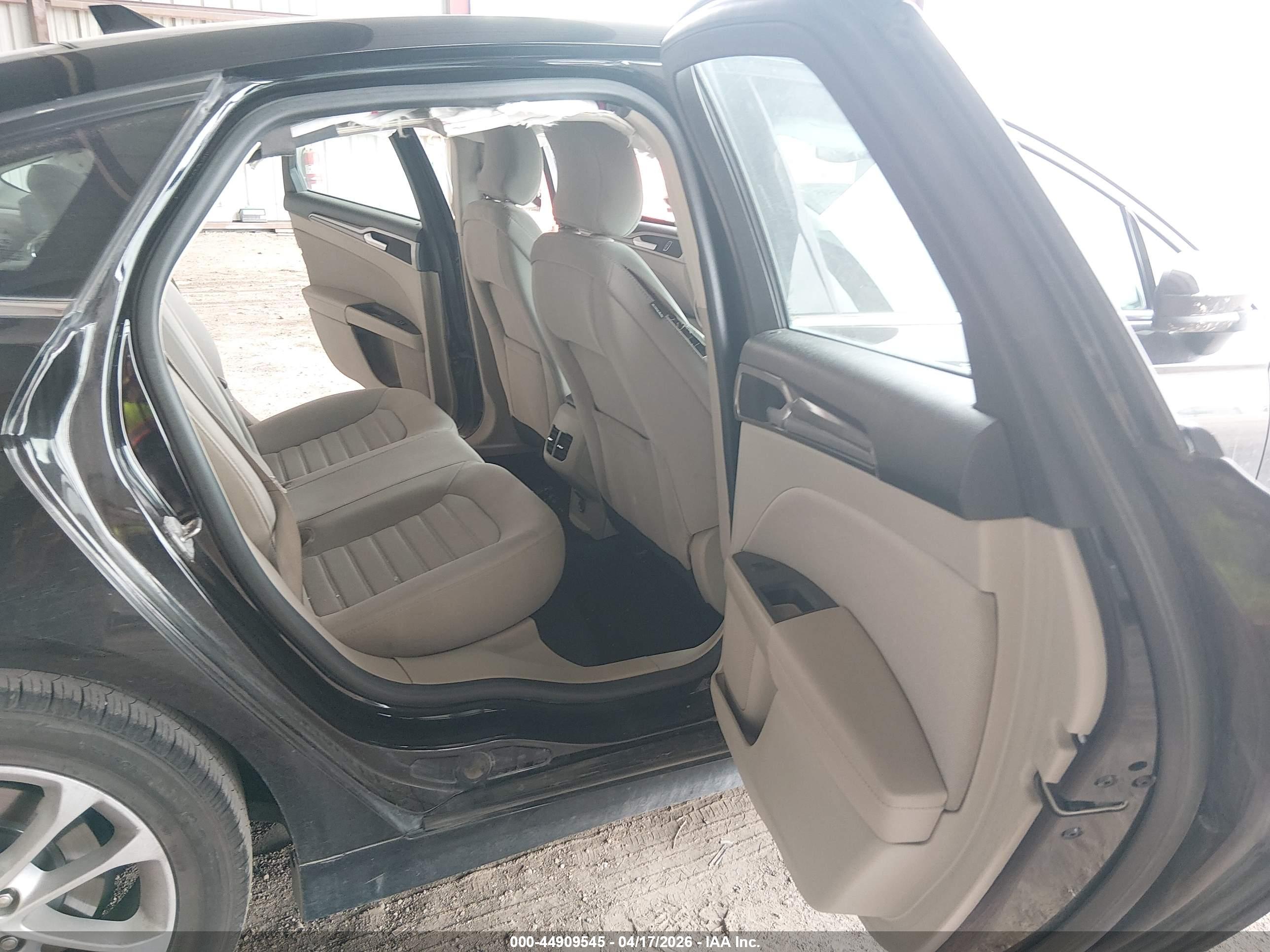 FORD FUSION image 8