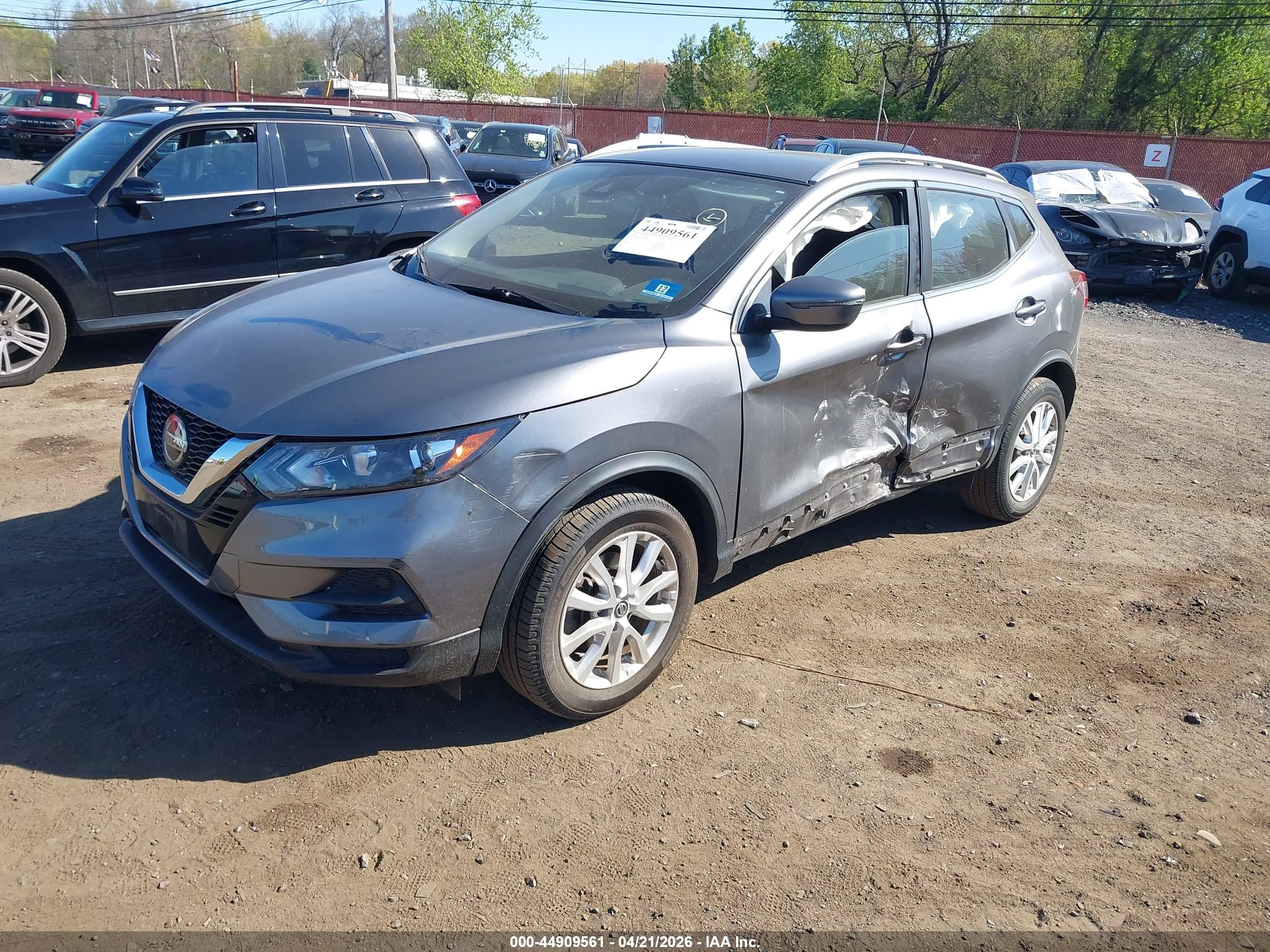 NISSAN ROGUE image 2