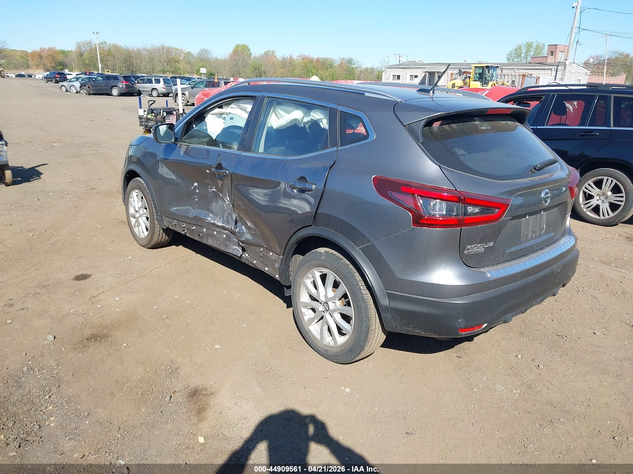 NISSAN ROGUE image 3