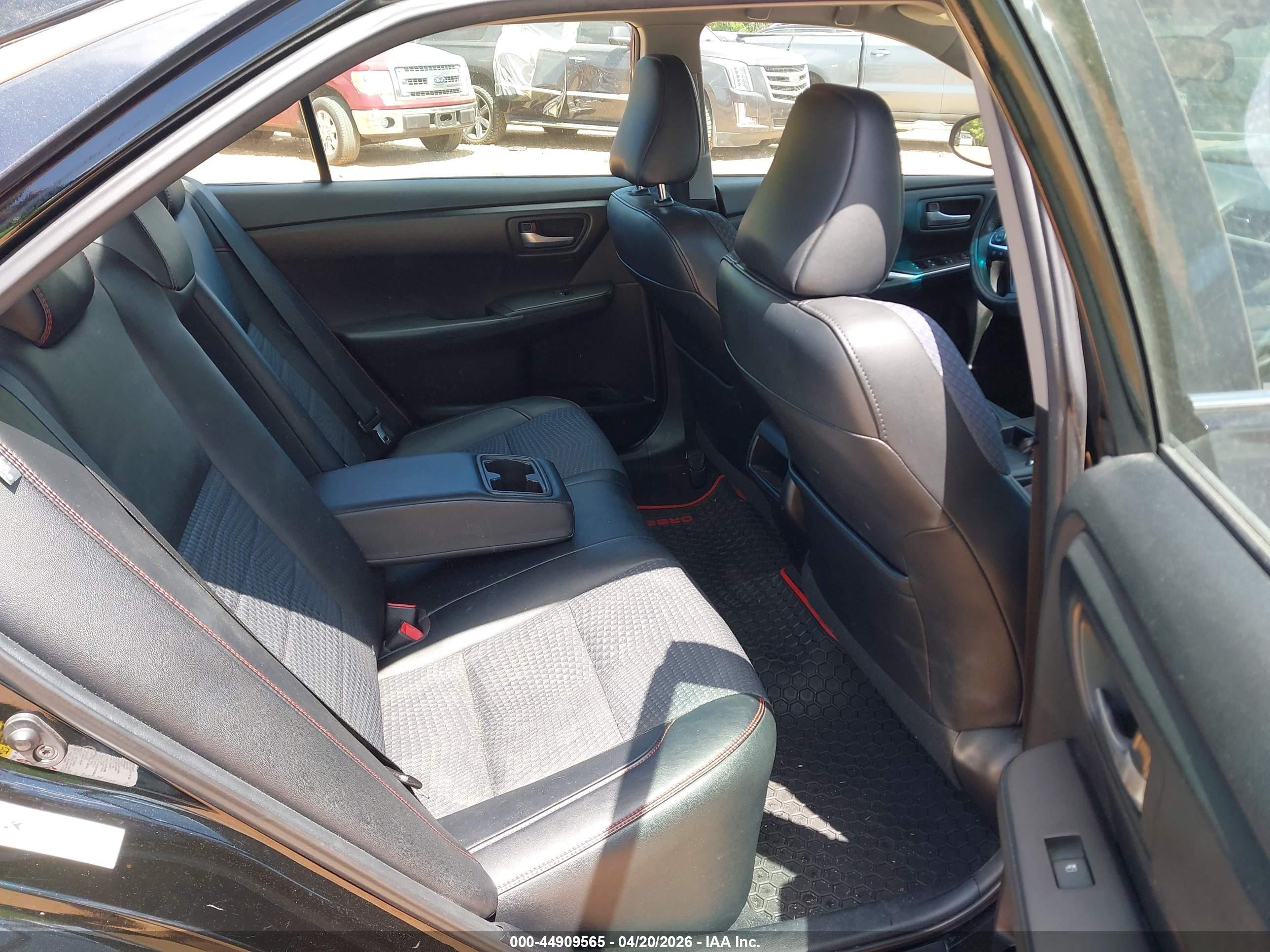 TOYOTA CAMRY image 8