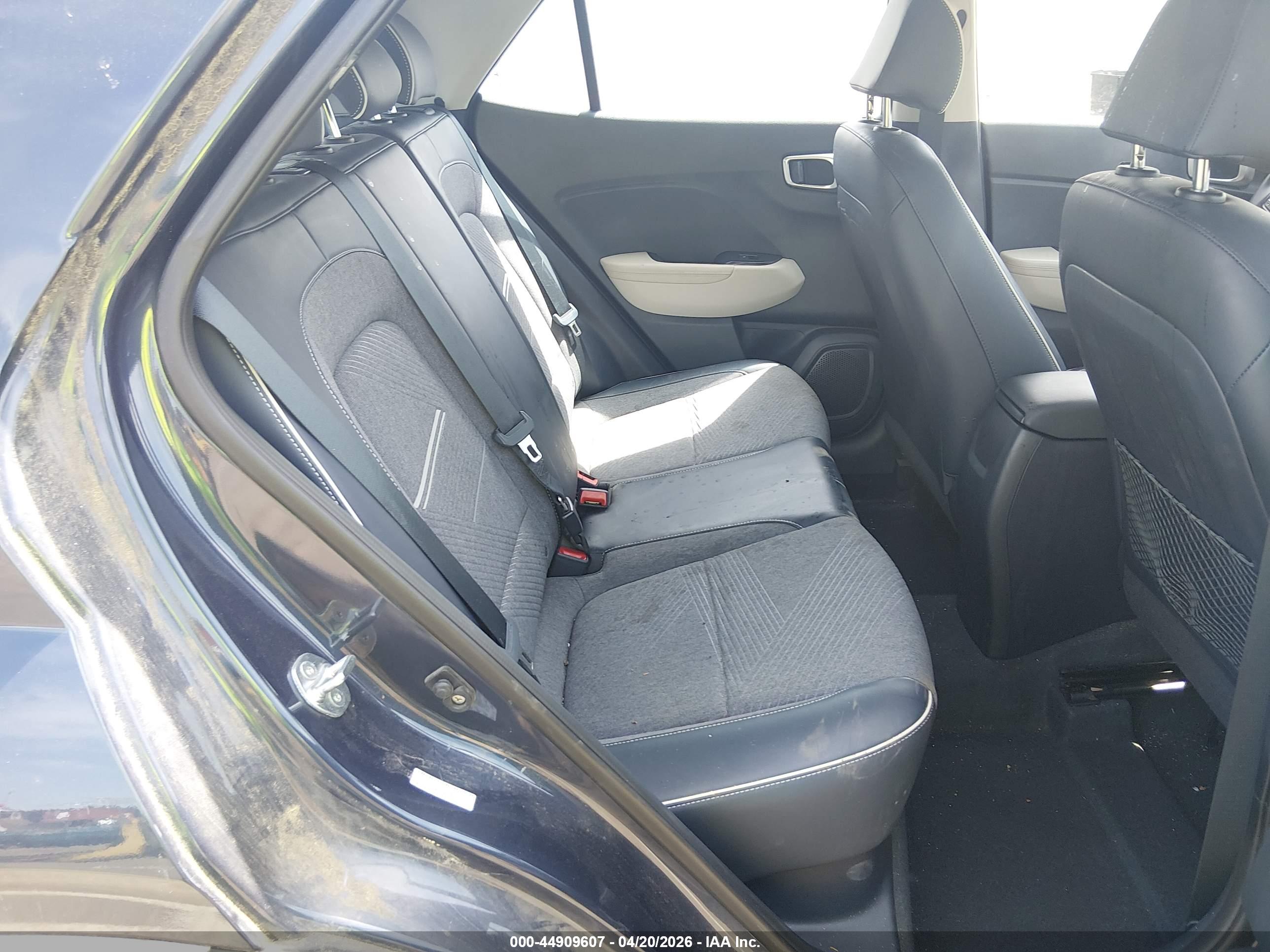 HYUNDAI VENUE image 8