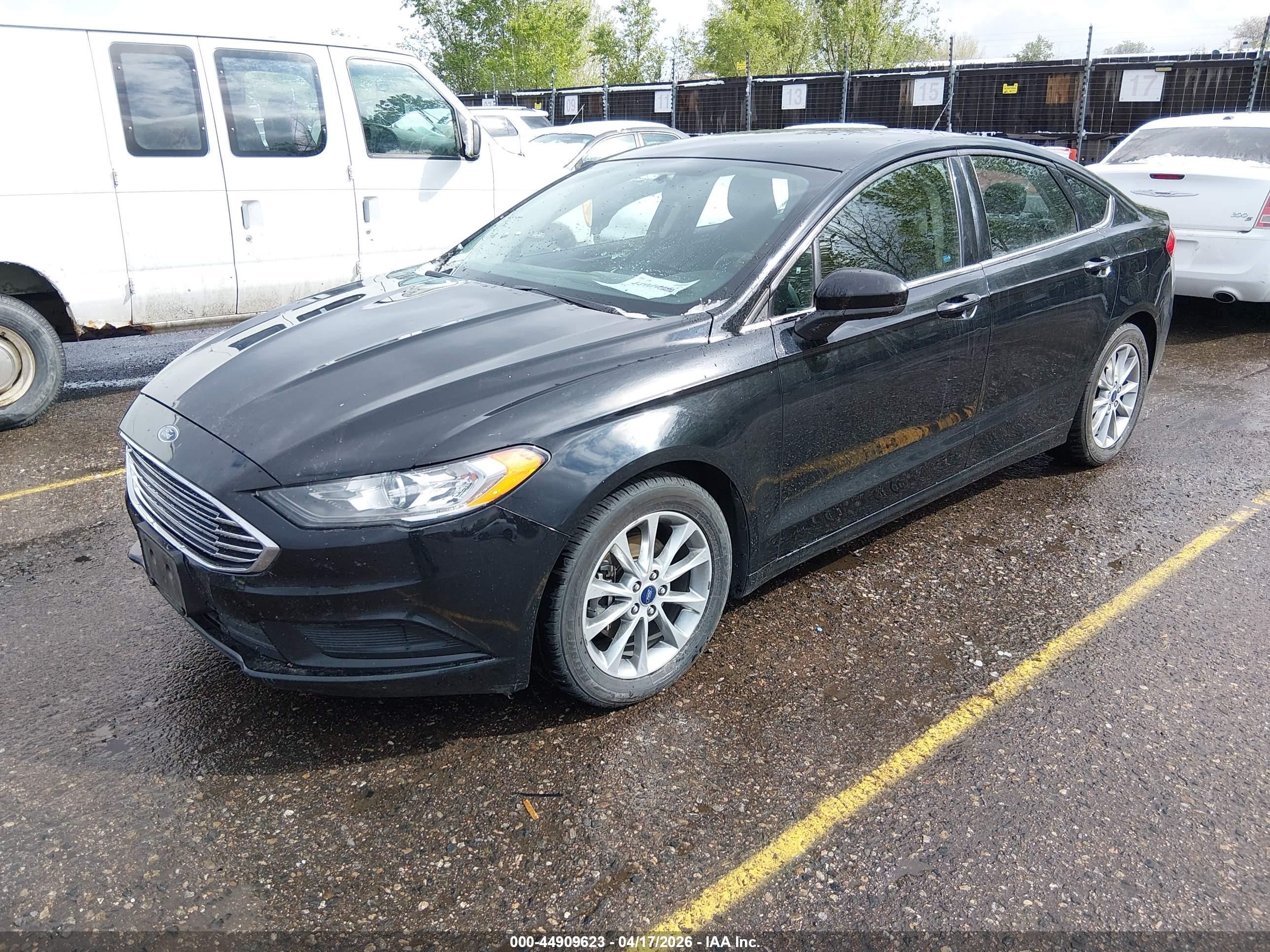 FORD FUSION image 2