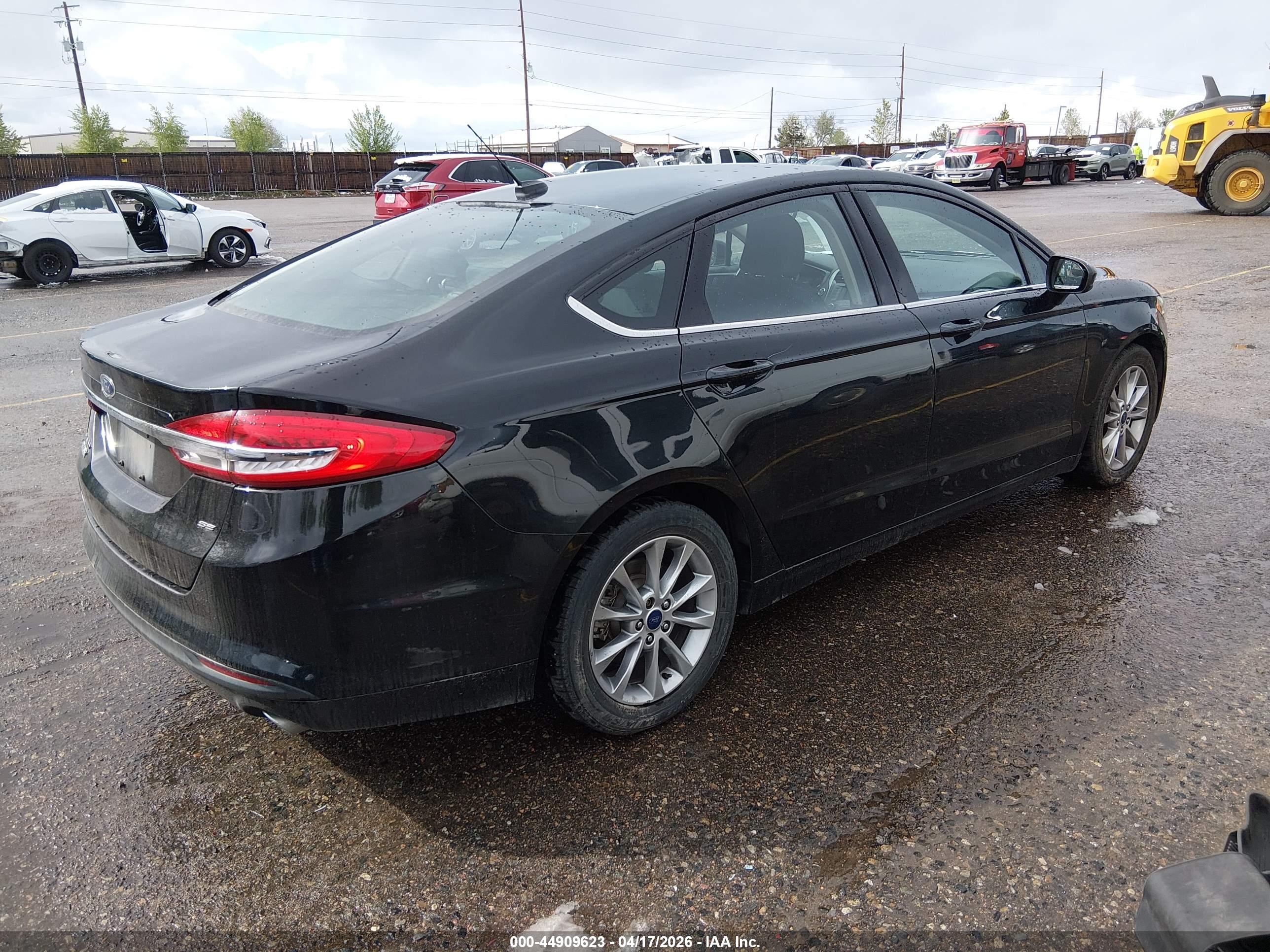 FORD FUSION image 4