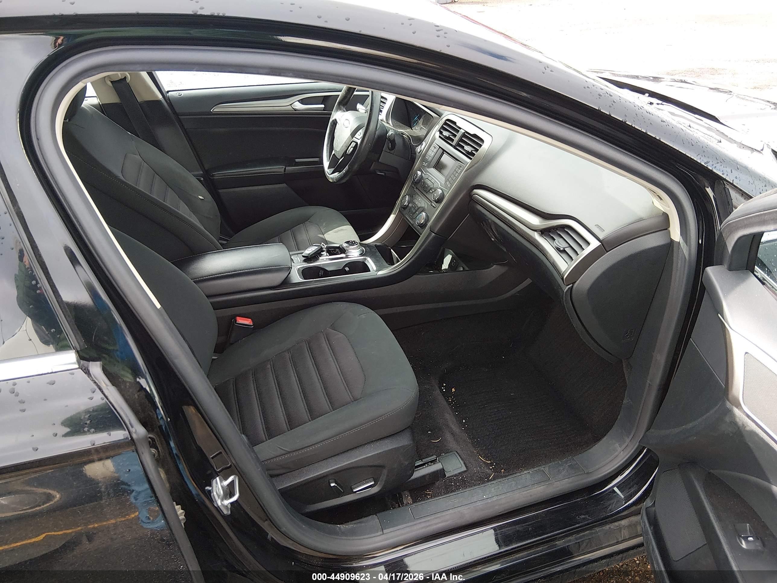 FORD FUSION image 5