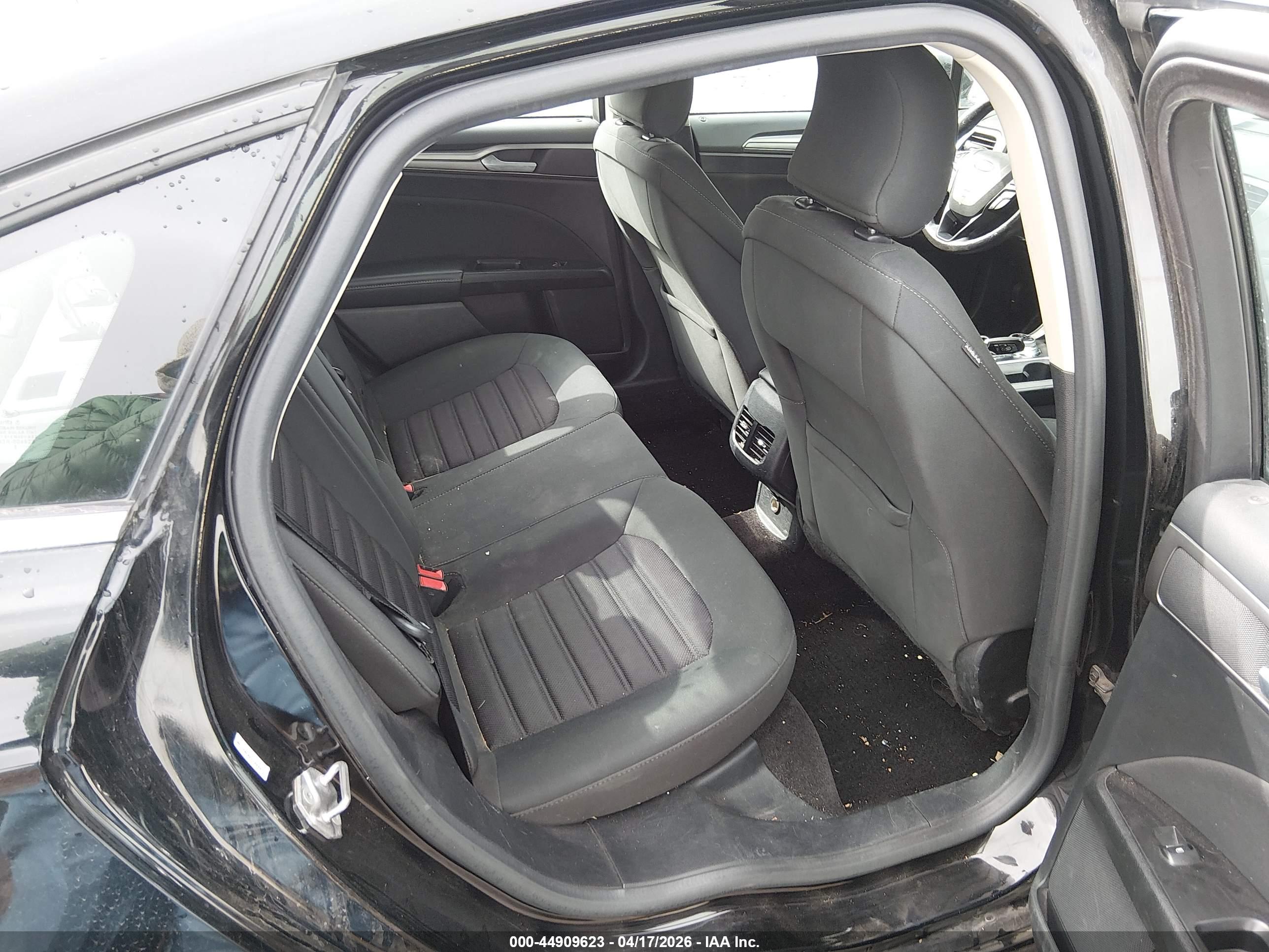 FORD FUSION image 8