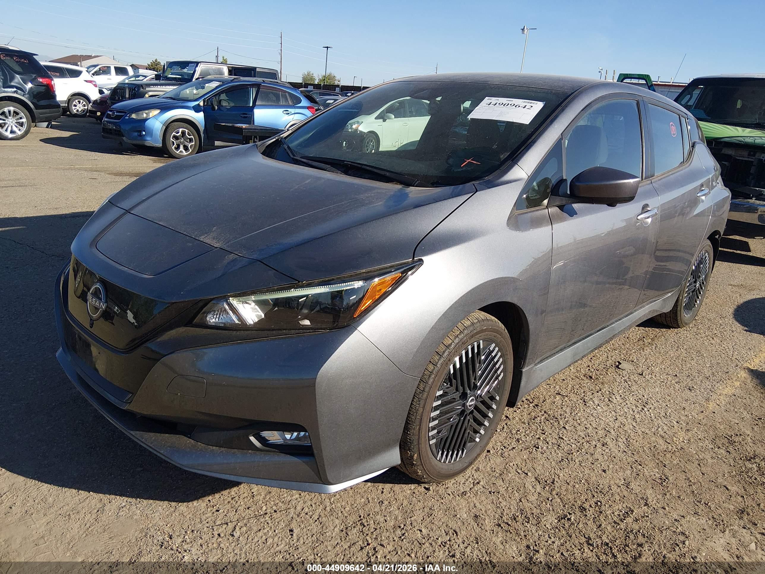 NISSAN LEAF image 2