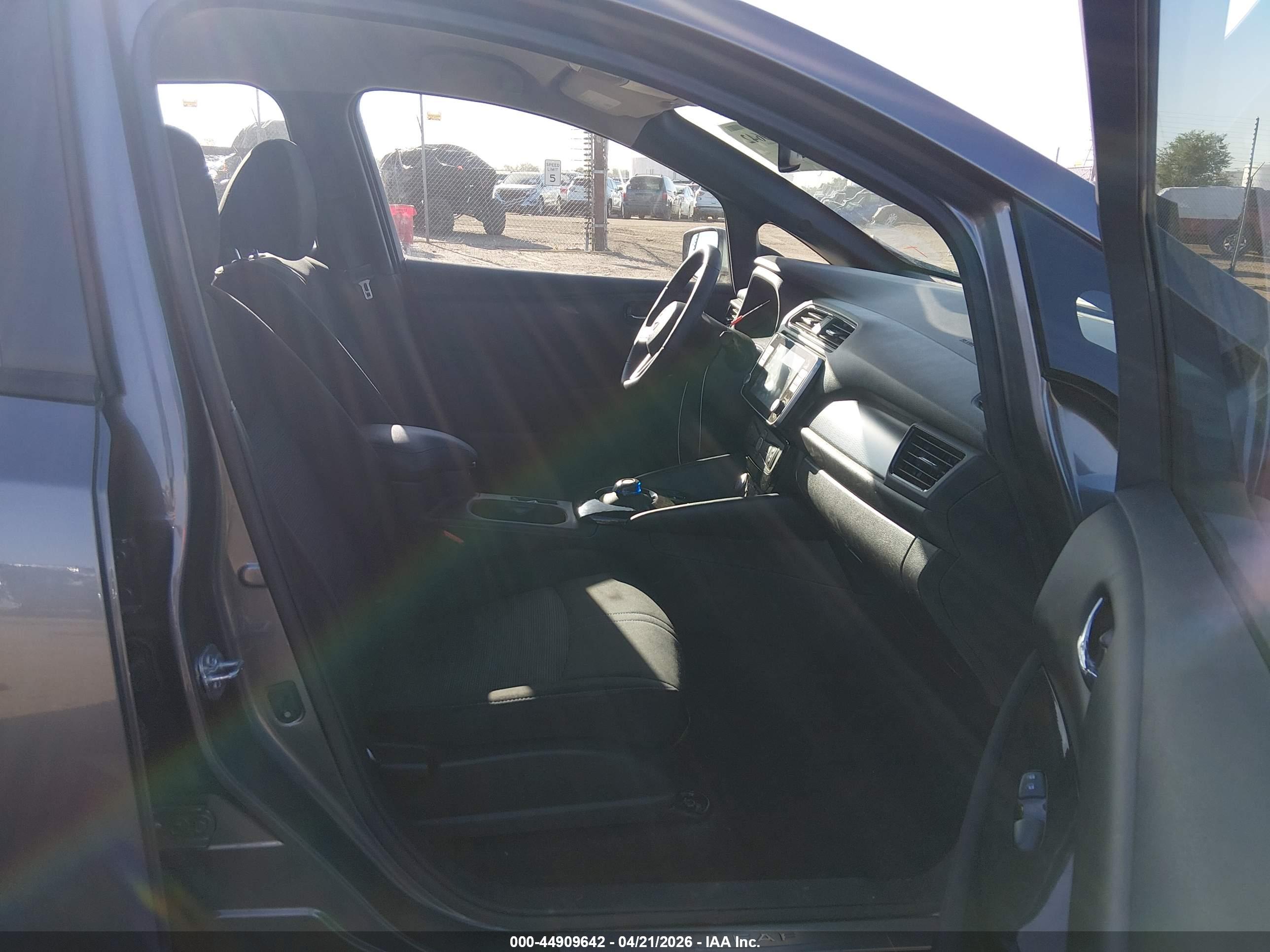 NISSAN LEAF image 5