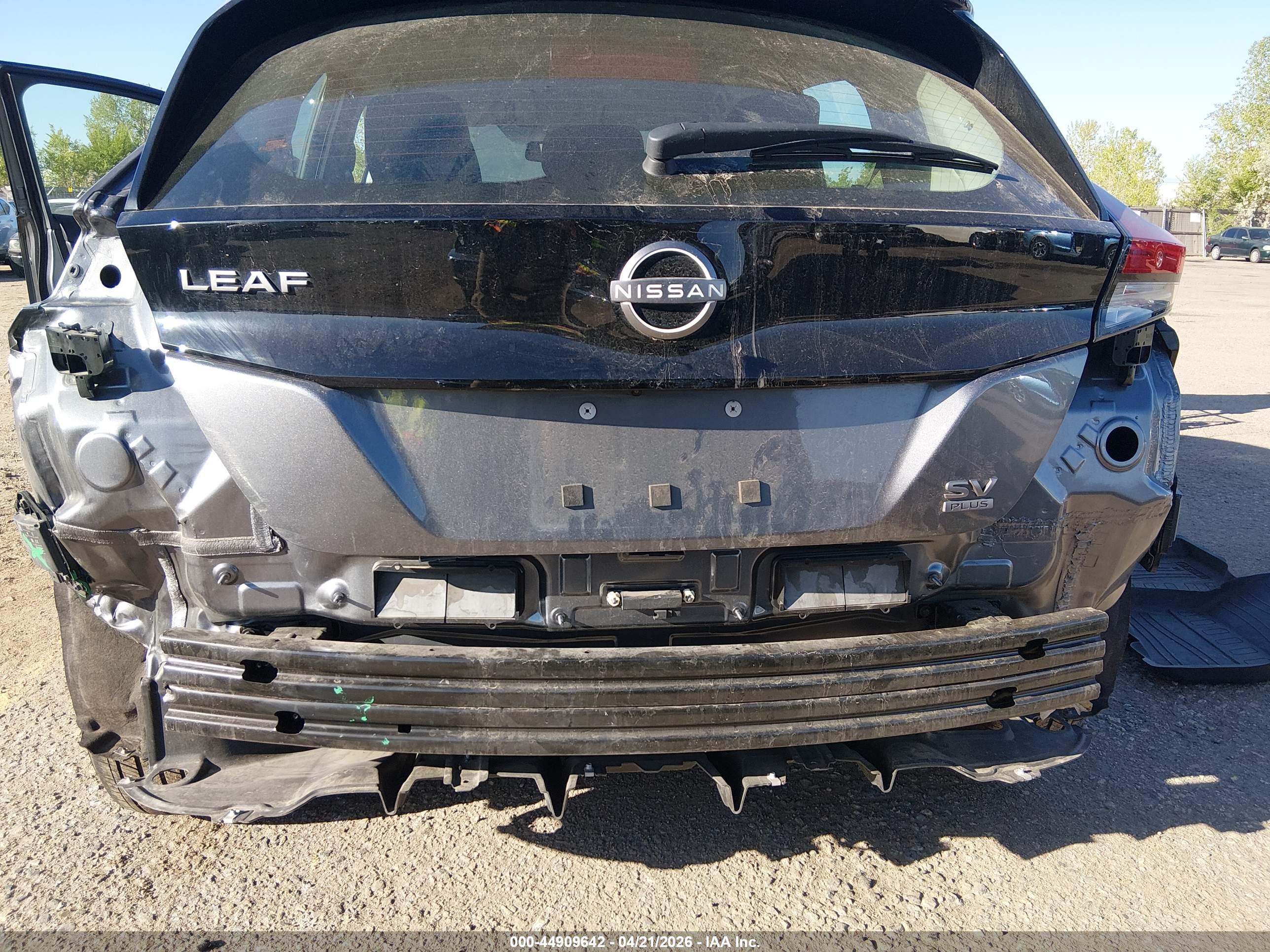 NISSAN LEAF image 6