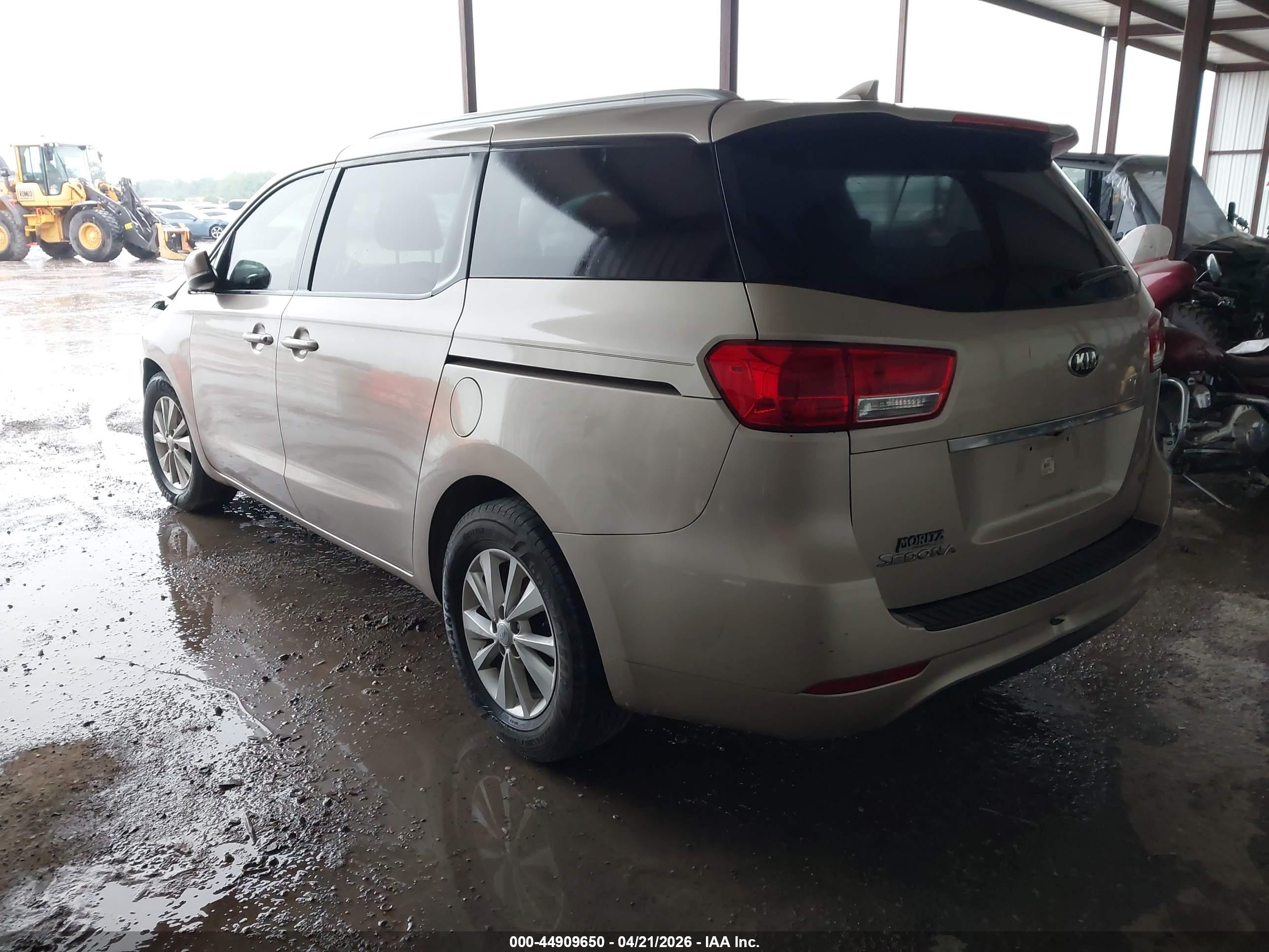 KIA SEDONA image 3