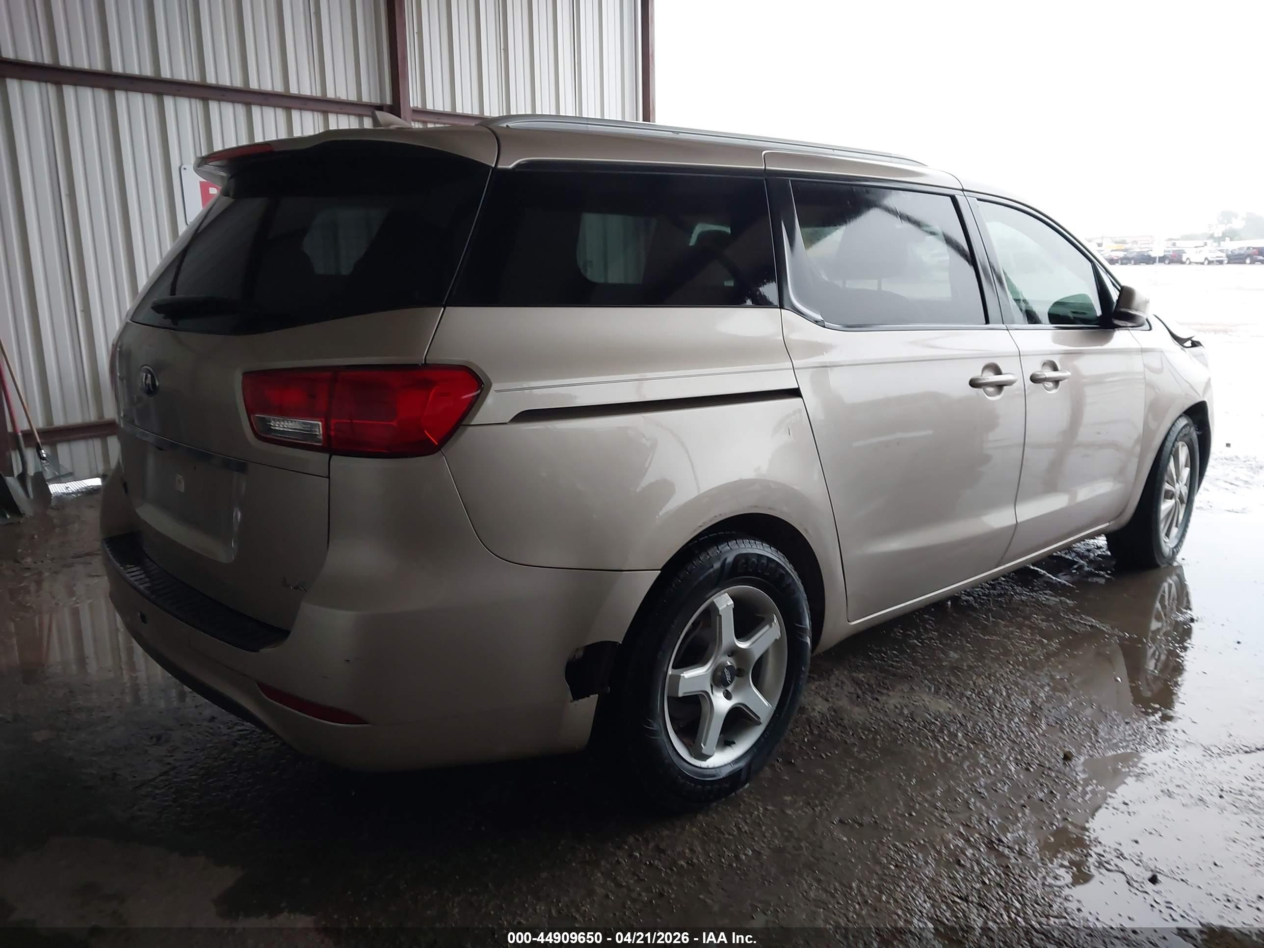 KIA SEDONA image 4