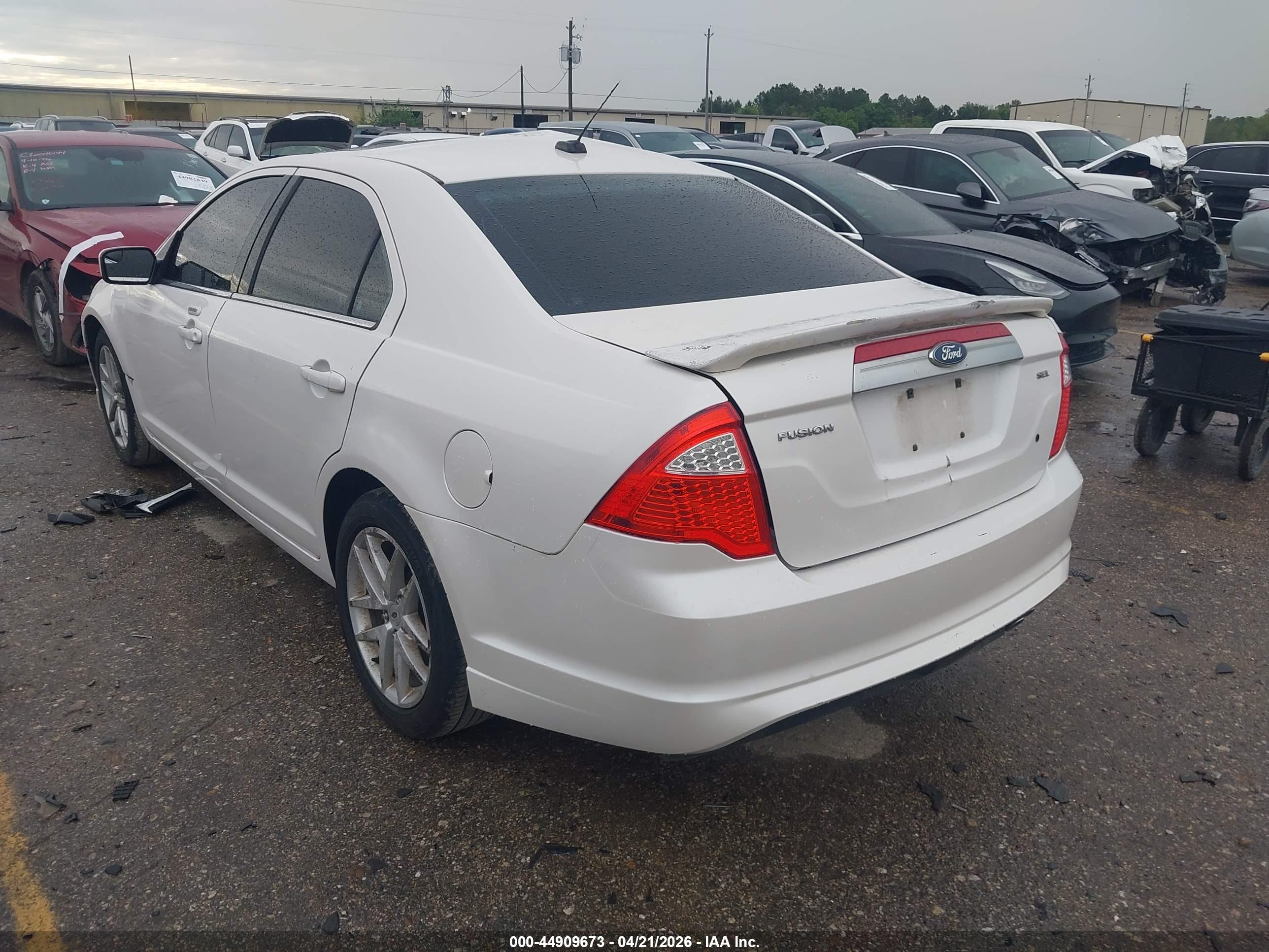 FORD FUSION image 3