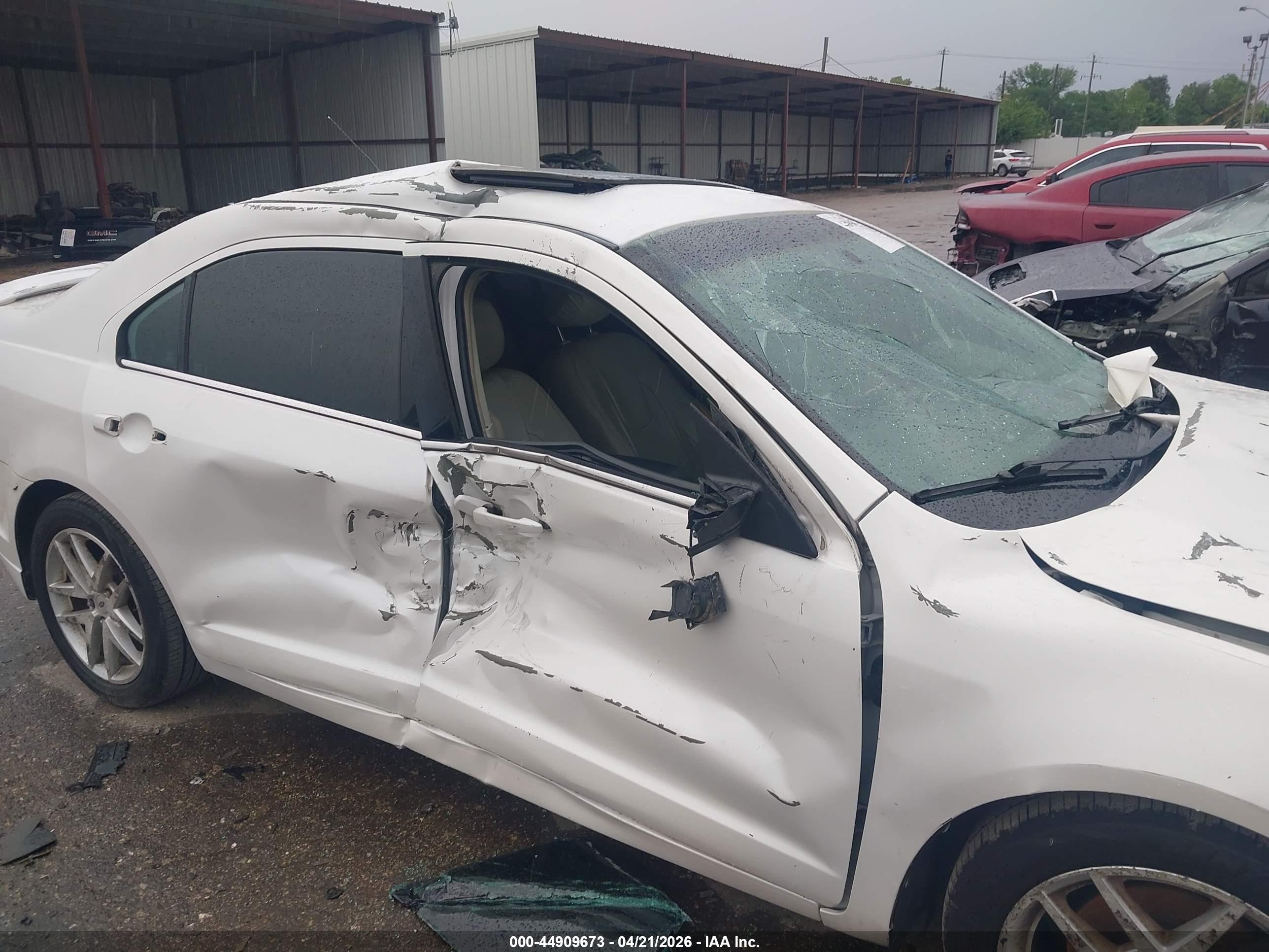 FORD FUSION image 6