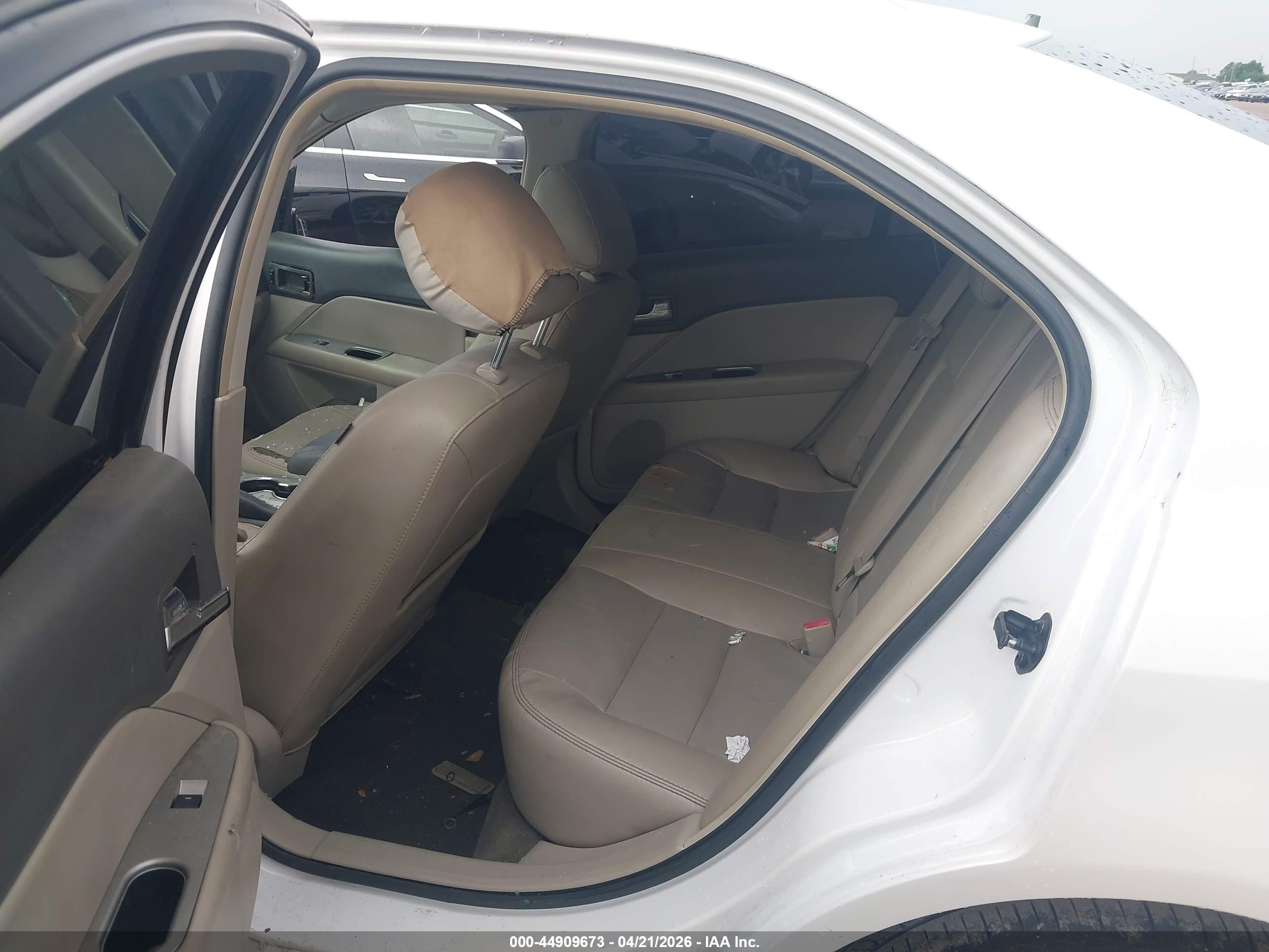 FORD FUSION image 8