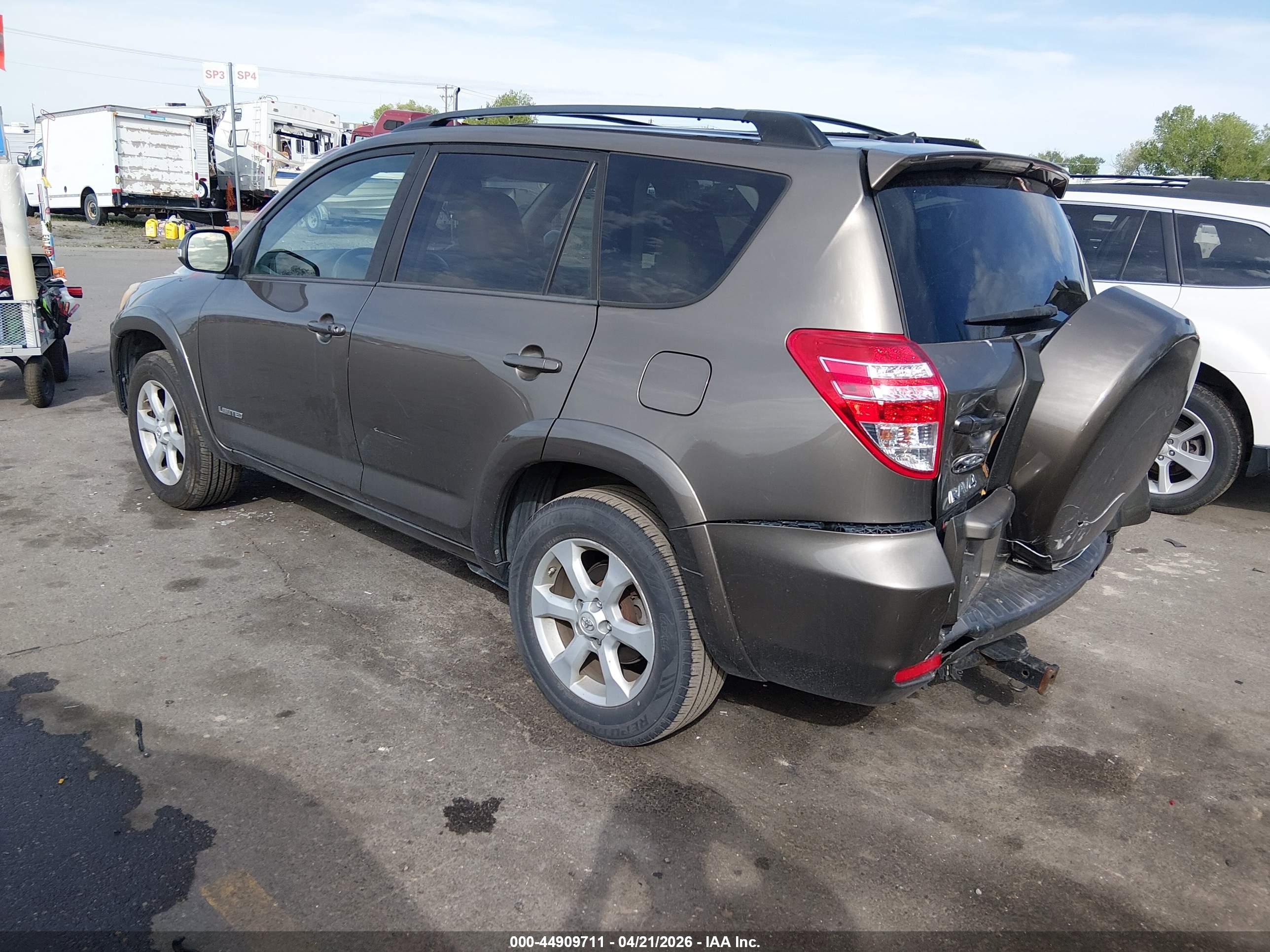 TOYOTA RAV4 image 3