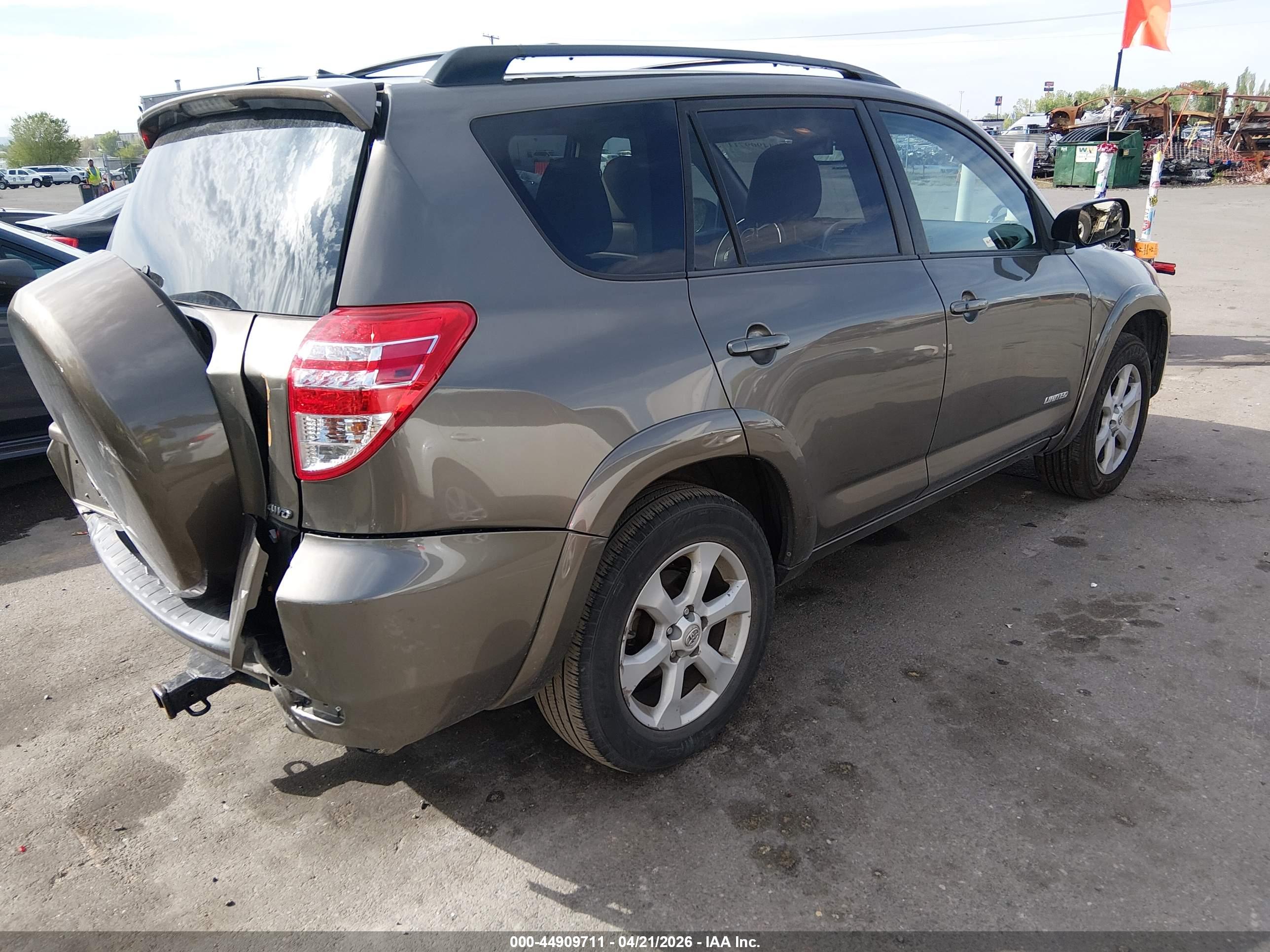 TOYOTA RAV4 image 4