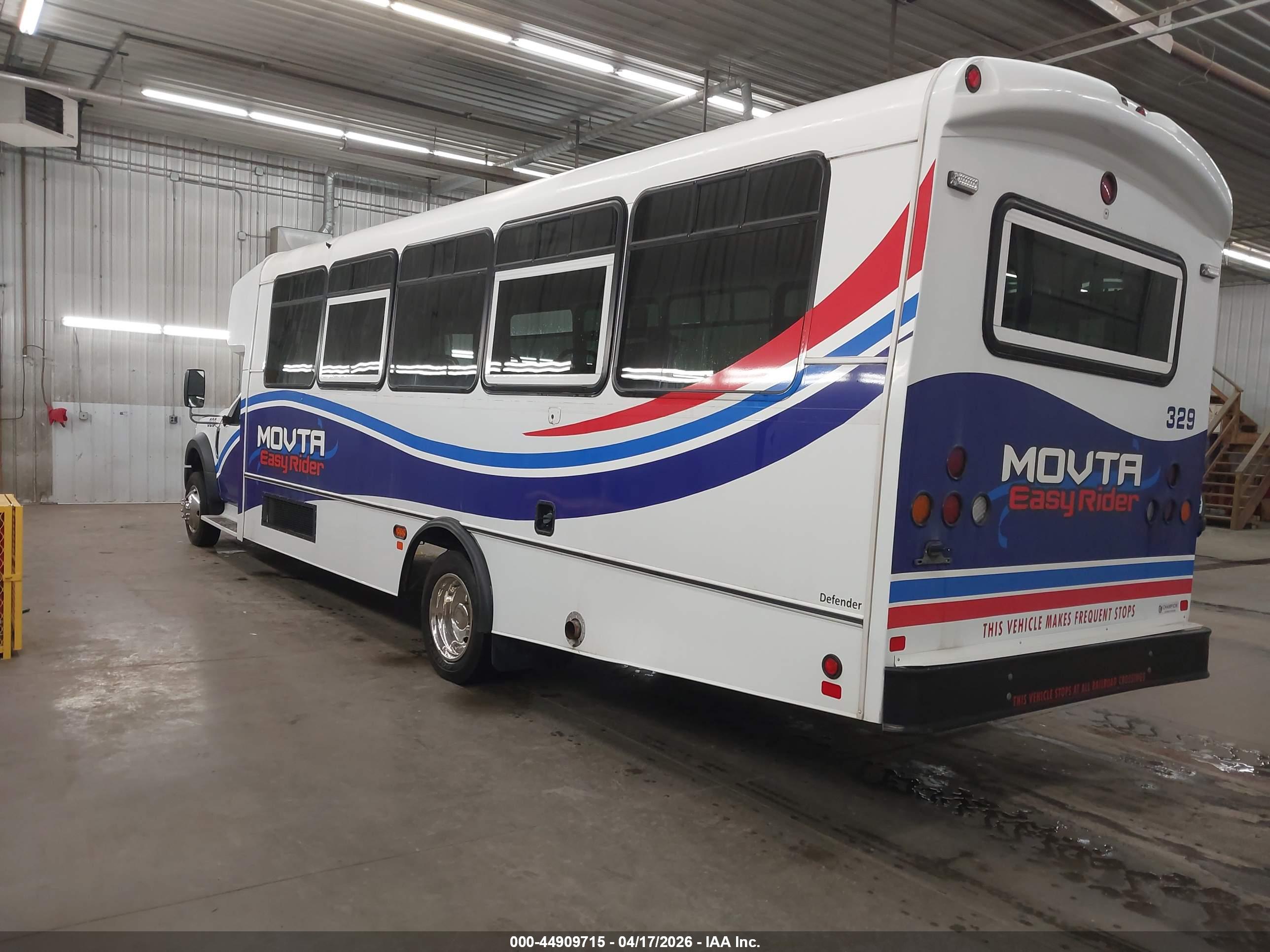 FORD BUS image 3