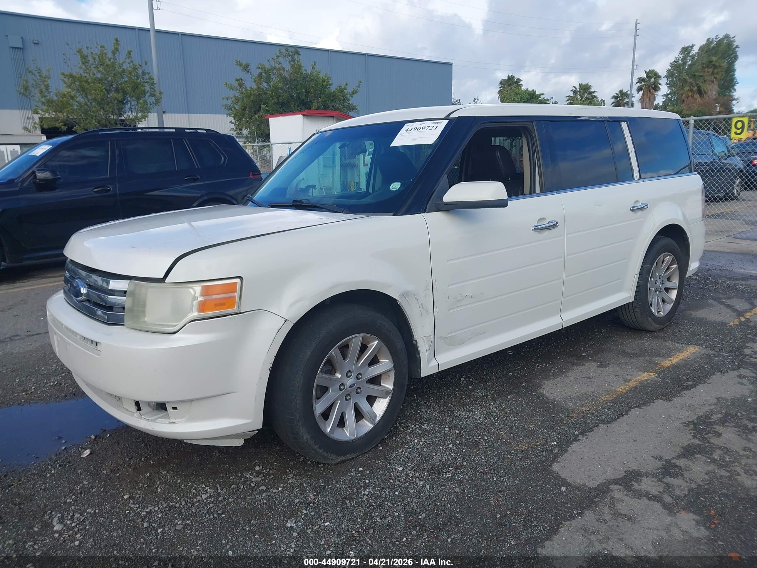 FORD FLEX image 2