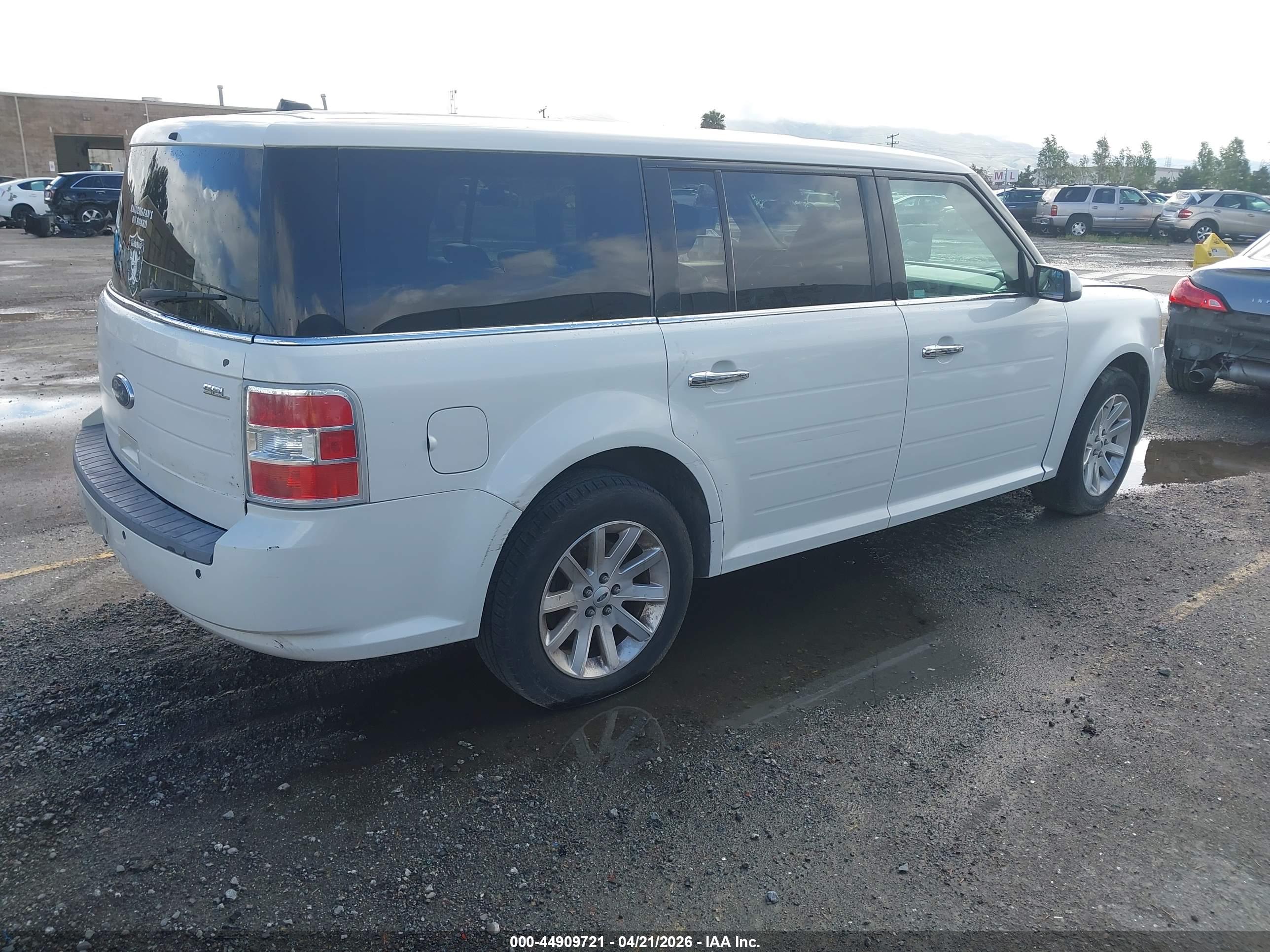 FORD FLEX image 4