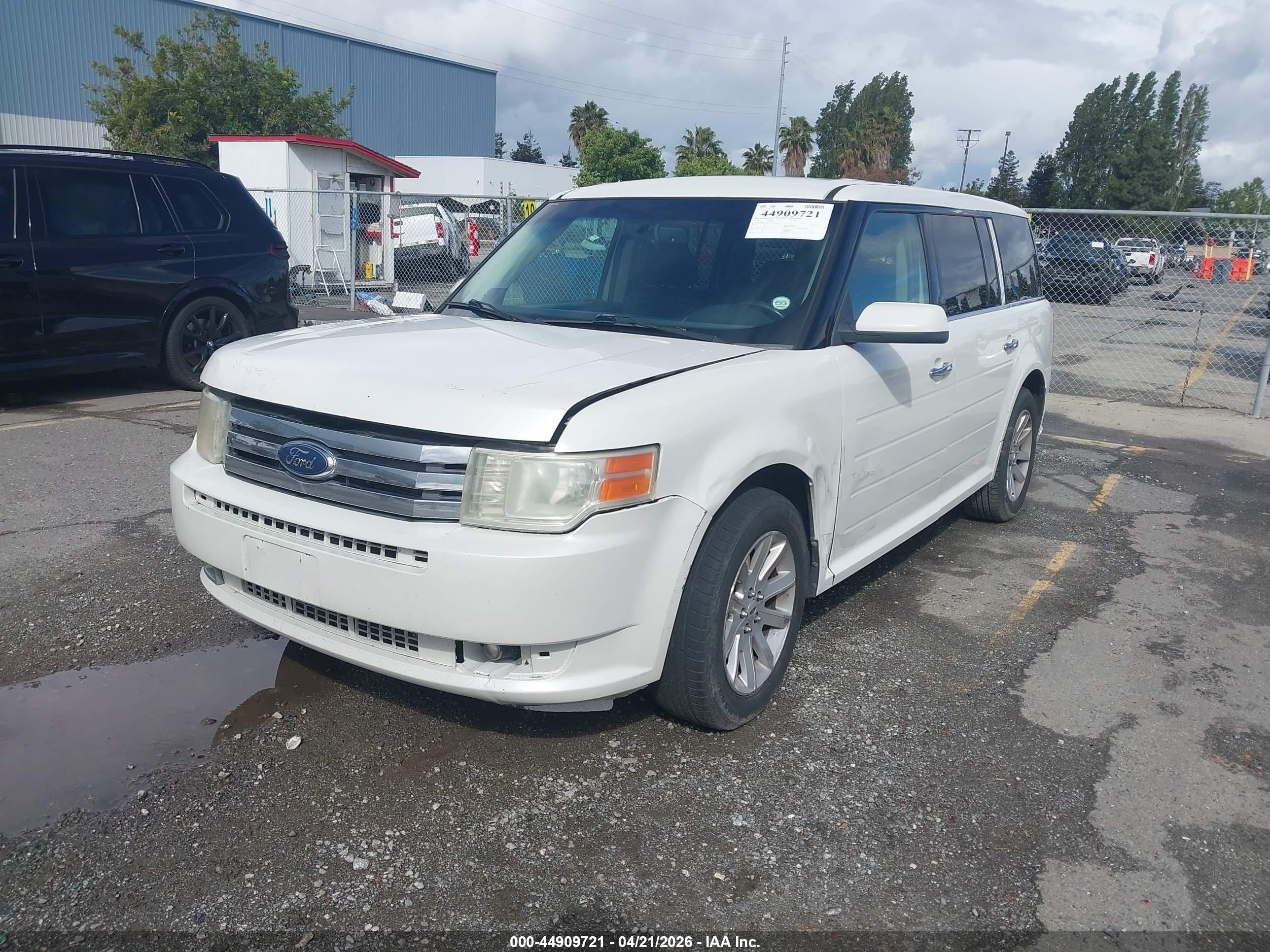 FORD FLEX image 6