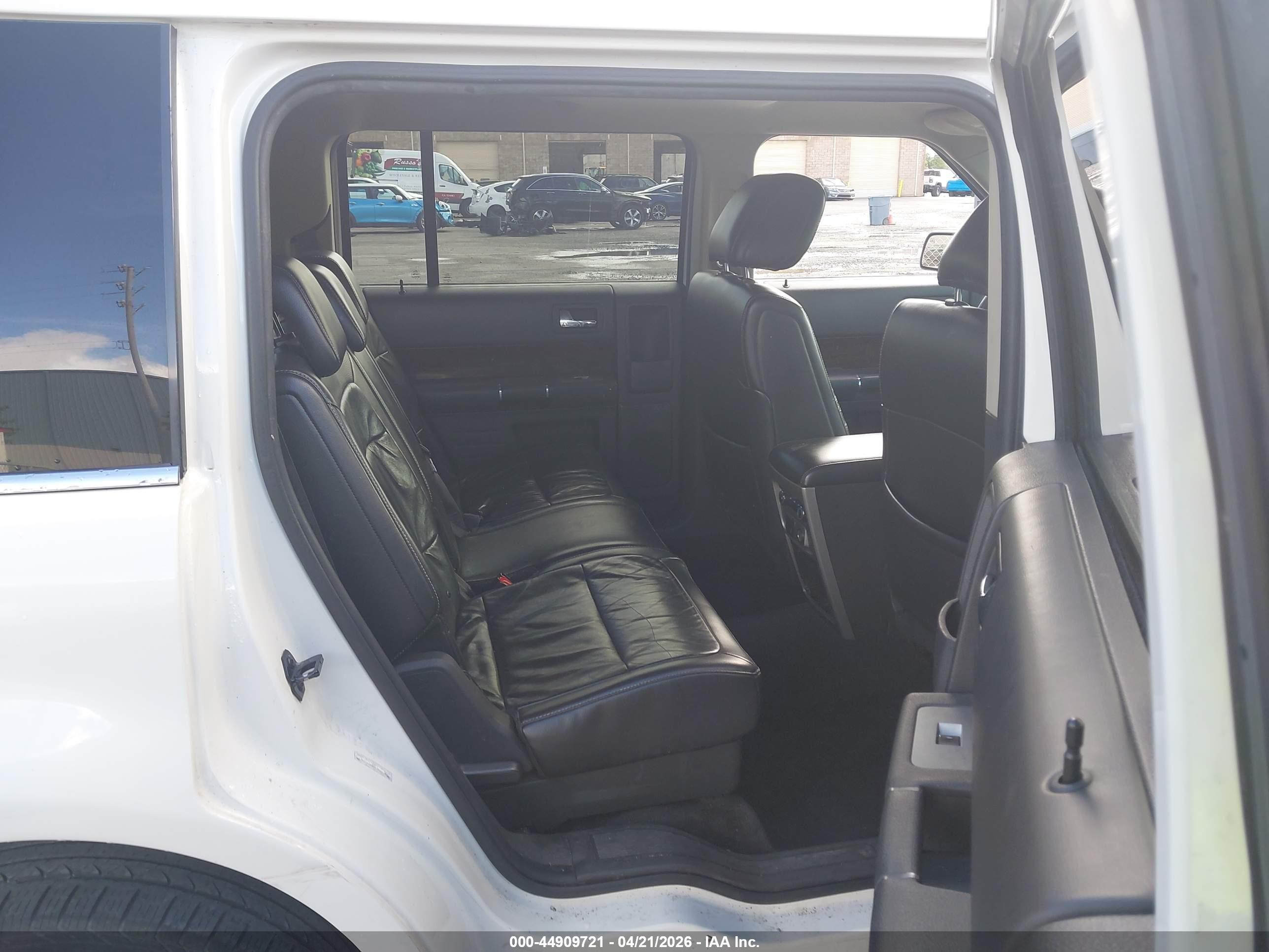 FORD FLEX image 8