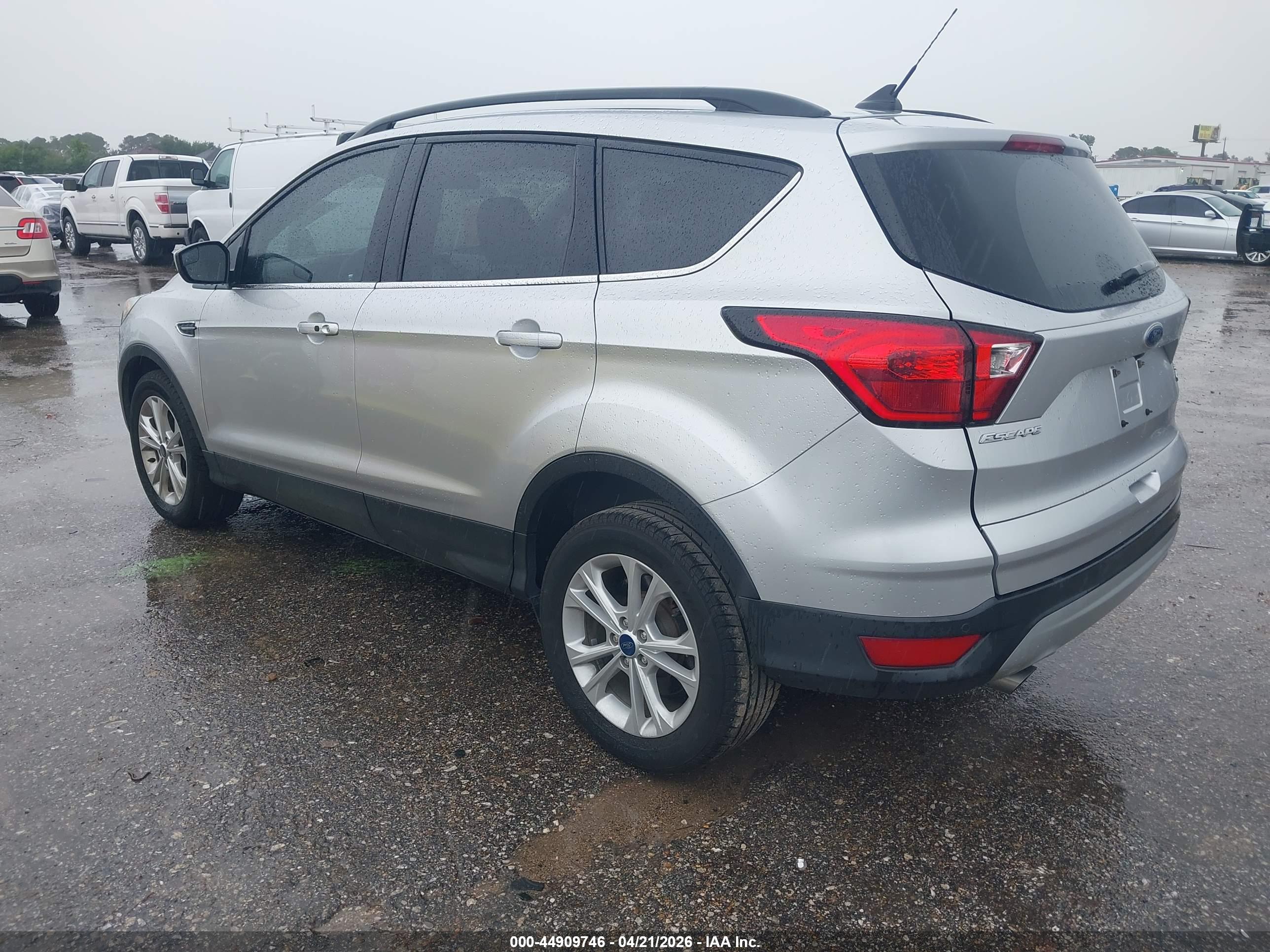 FORD ESCAPE image 3