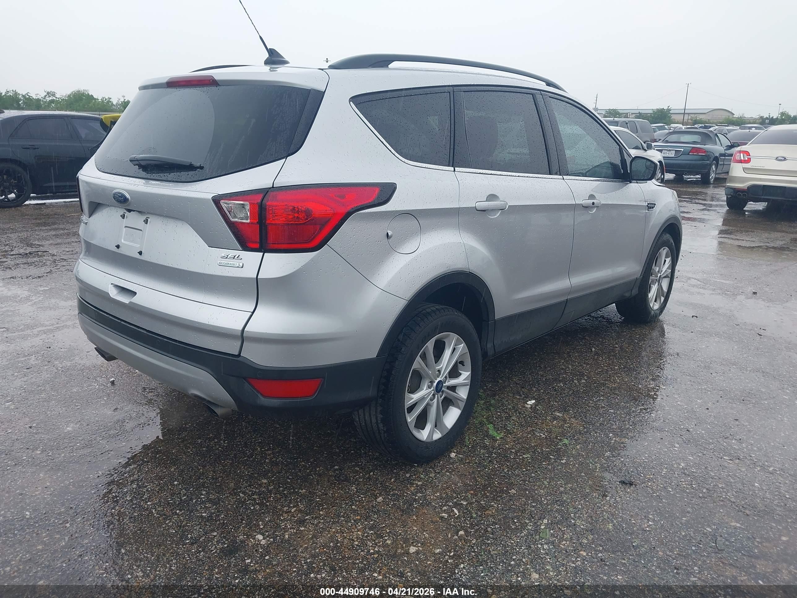 FORD ESCAPE image 4