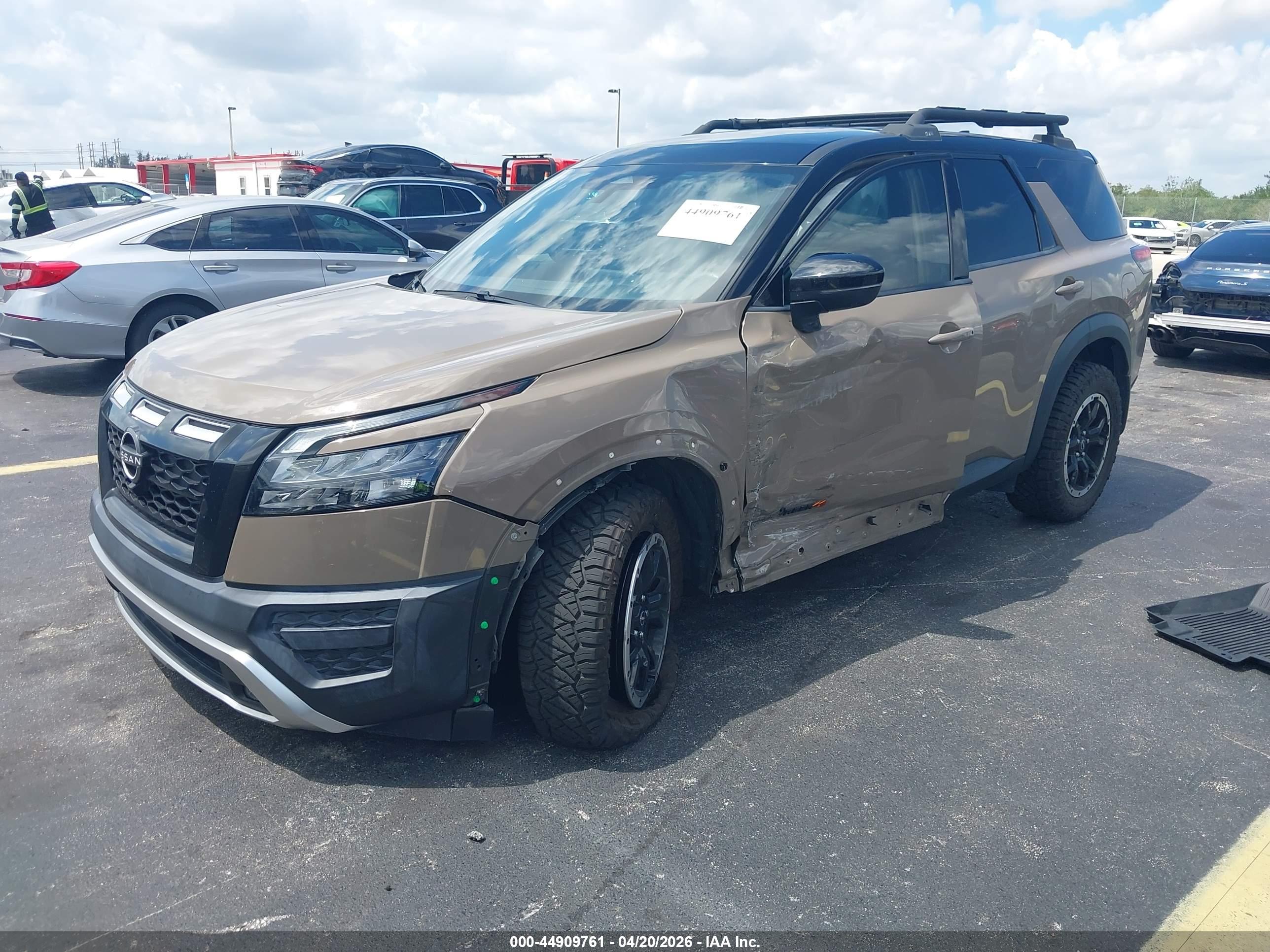 NISSAN PATHFINDER image 2