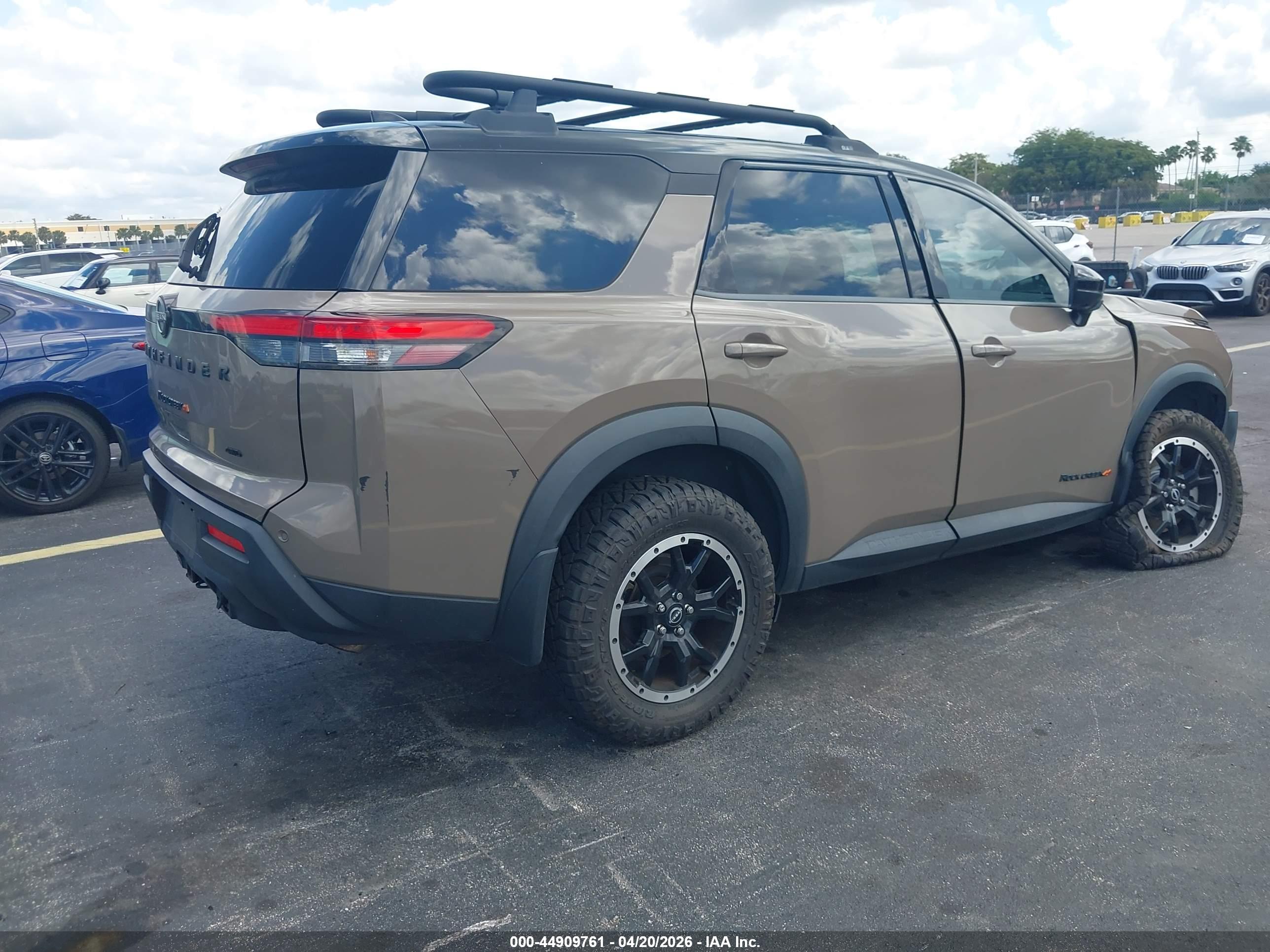 NISSAN PATHFINDER image 4