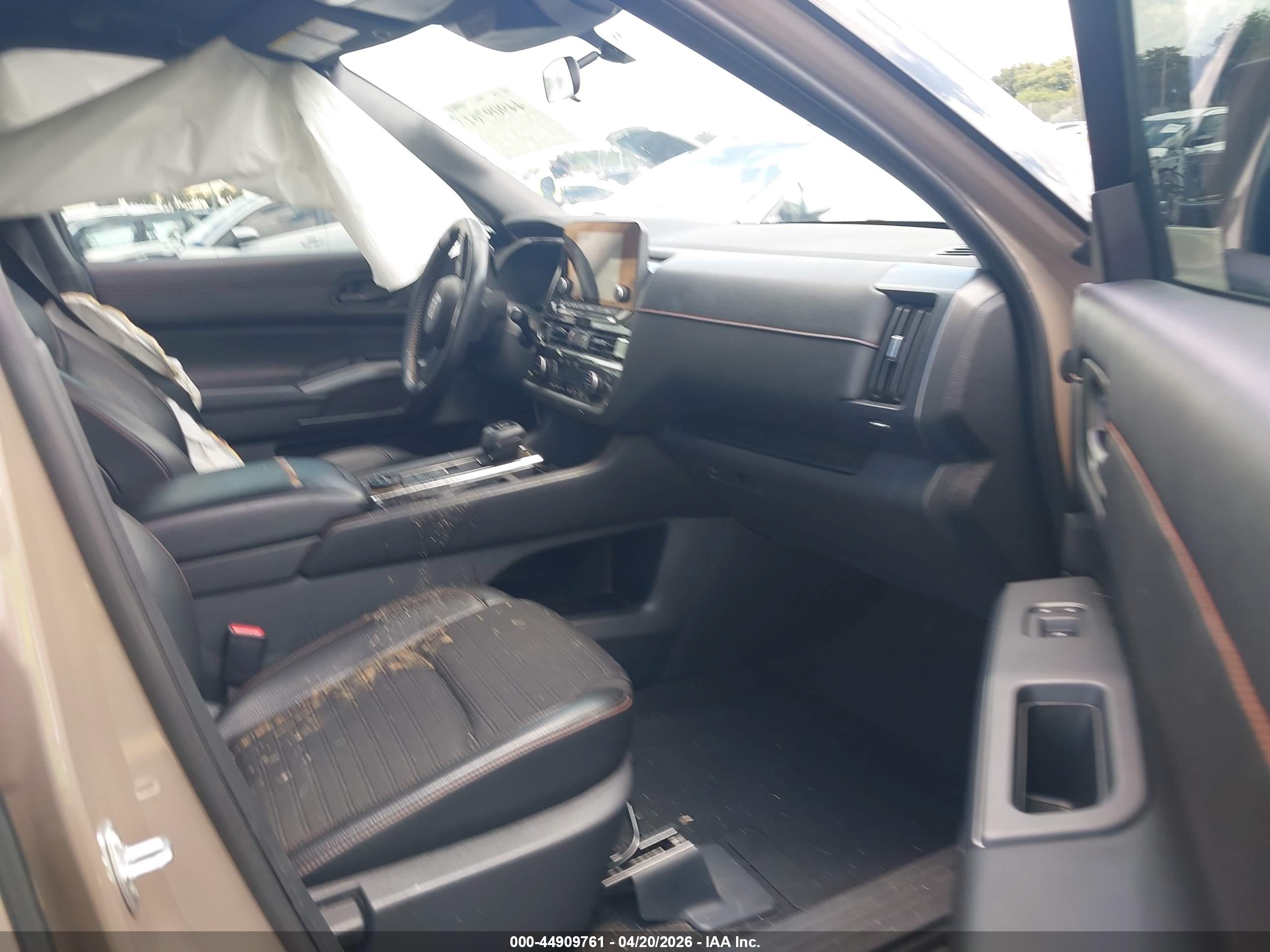 NISSAN PATHFINDER image 5