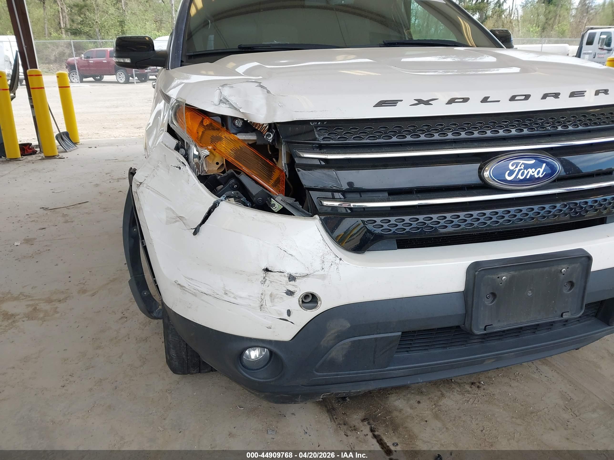 FORD EXPLORER image 6