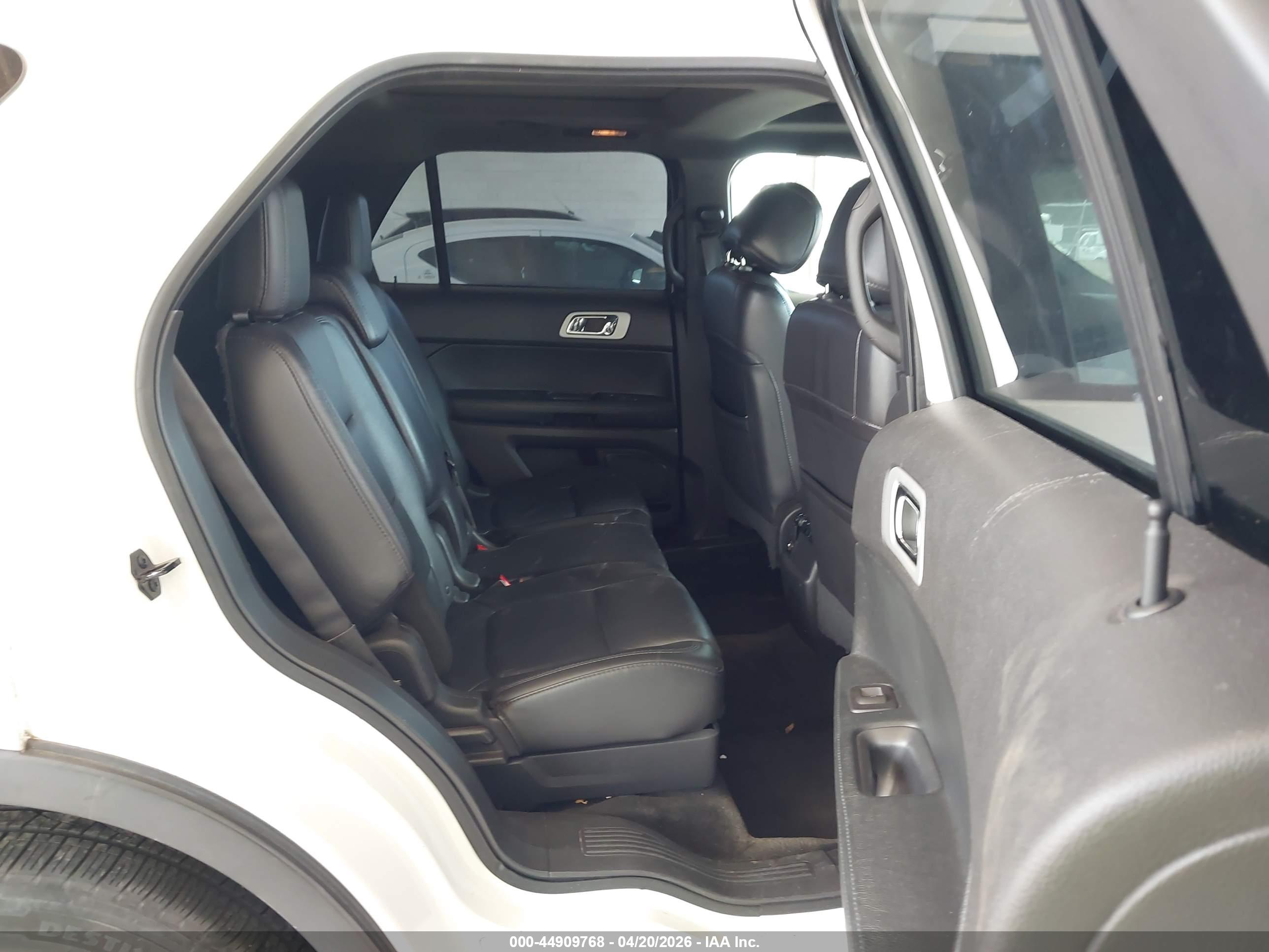 FORD EXPLORER image 8