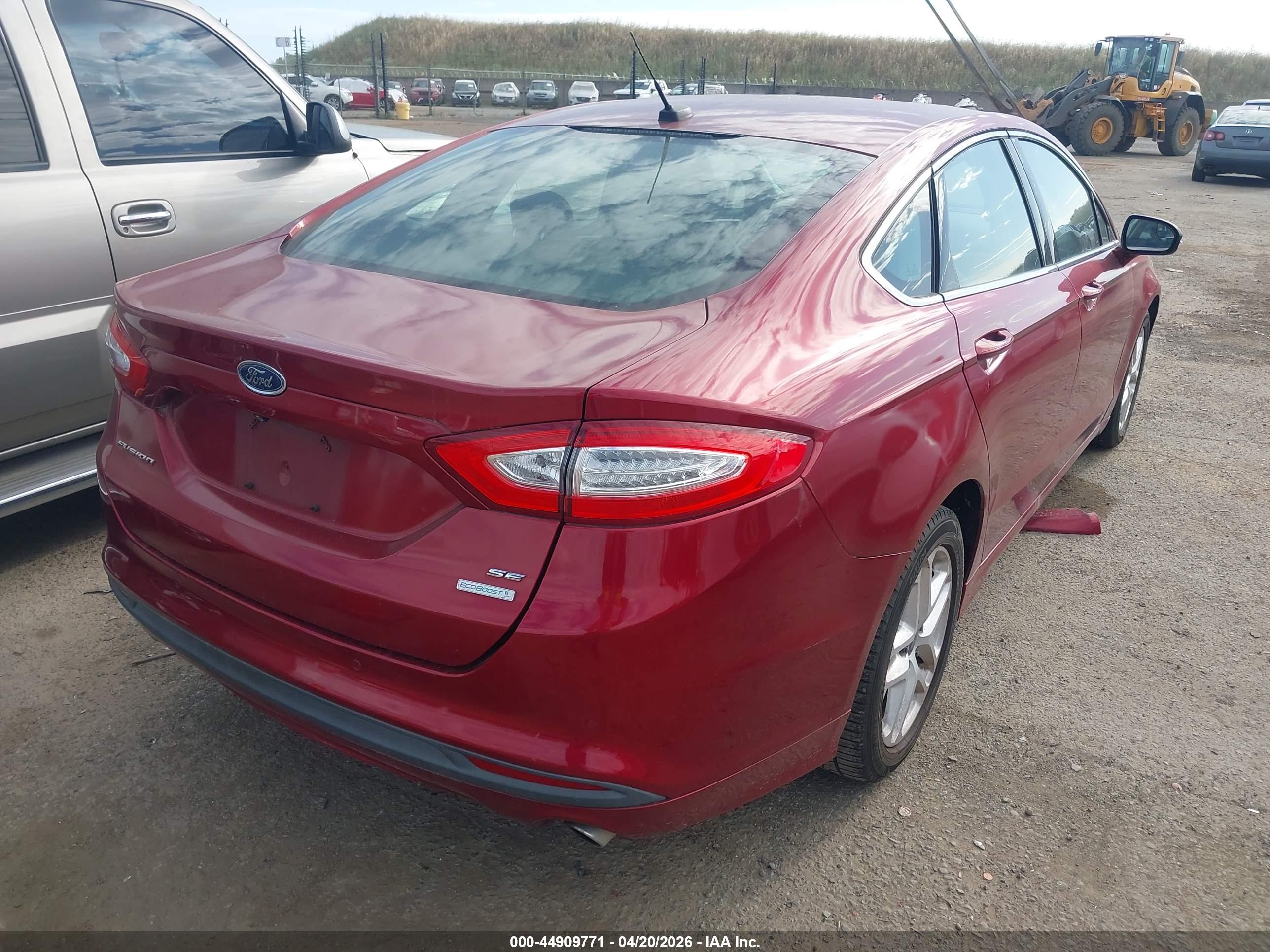 FORD FUSION image 4