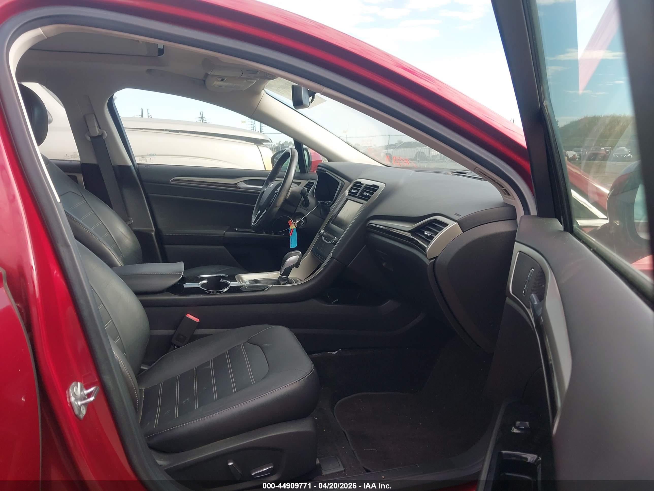 FORD FUSION image 5