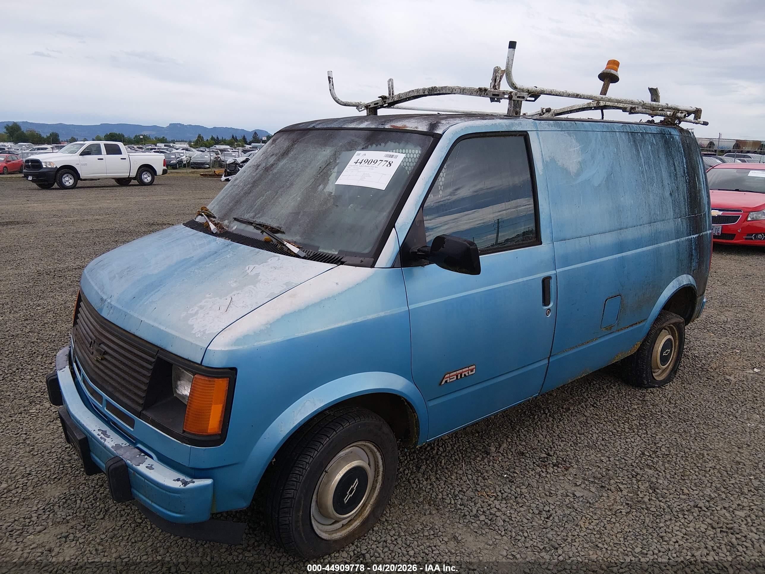 CHEVROLET ASTRO image 2