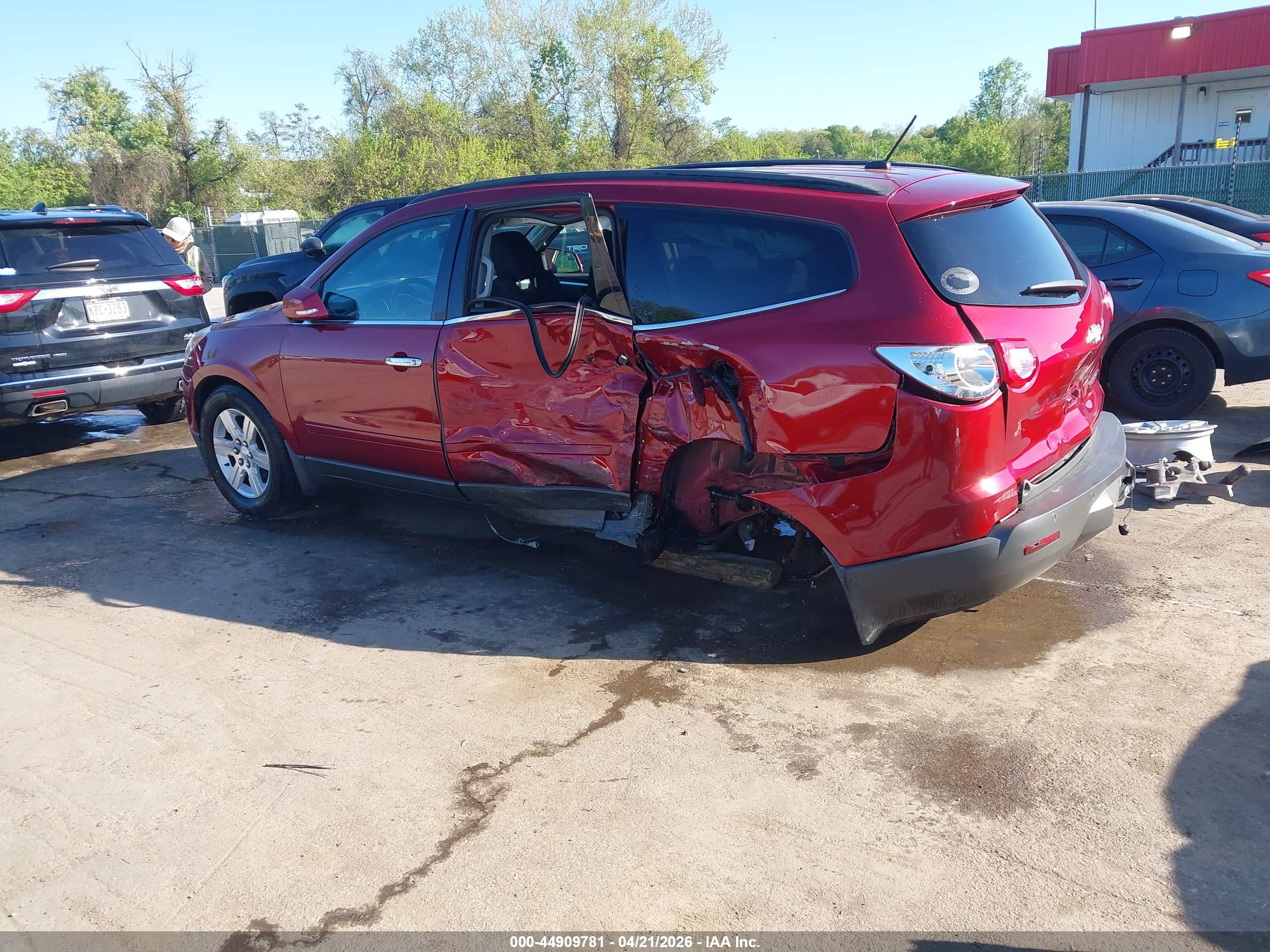 CHEVROLET TRAVERSE image 3