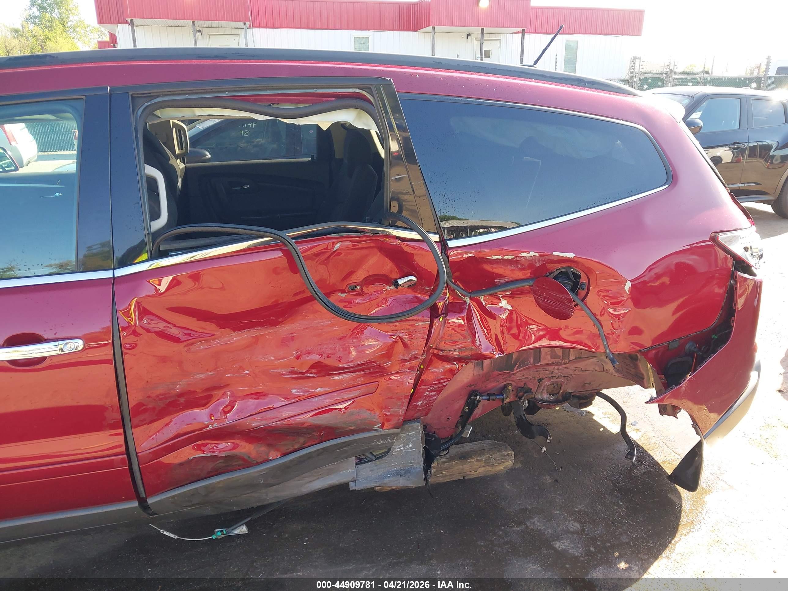 CHEVROLET TRAVERSE image 6