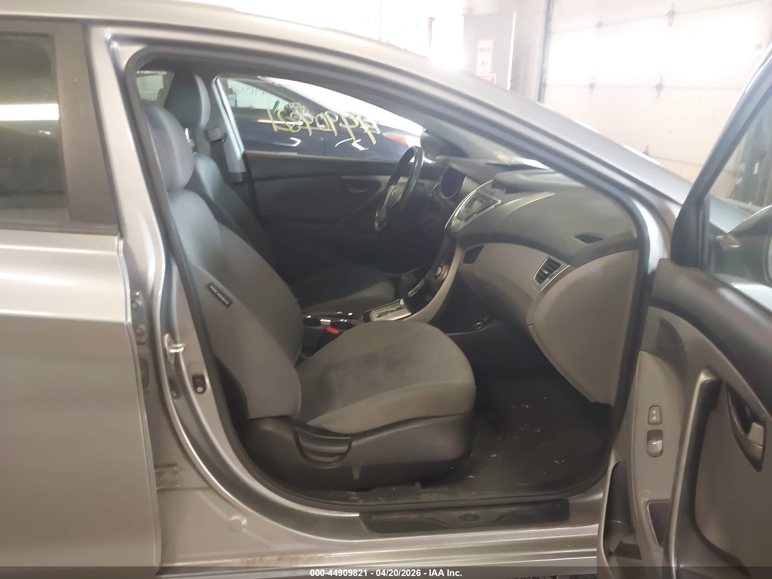 HYUNDAI ELANTRA image 5