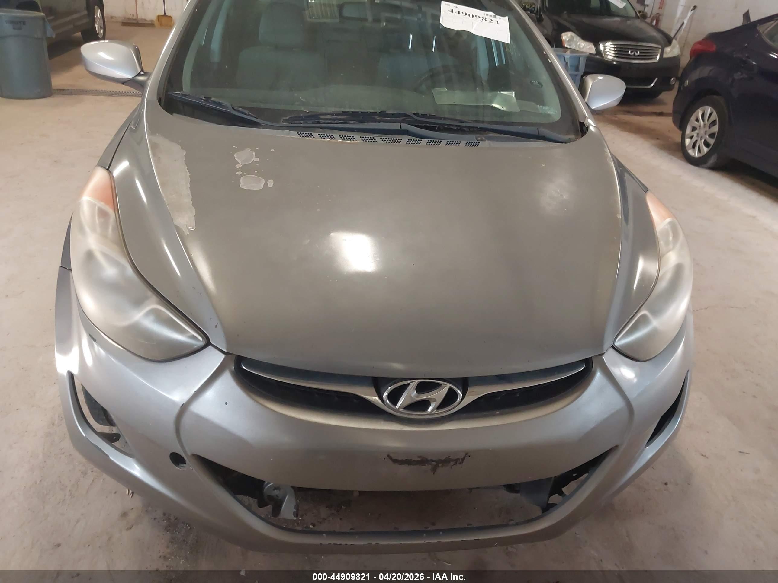 HYUNDAI ELANTRA image 6