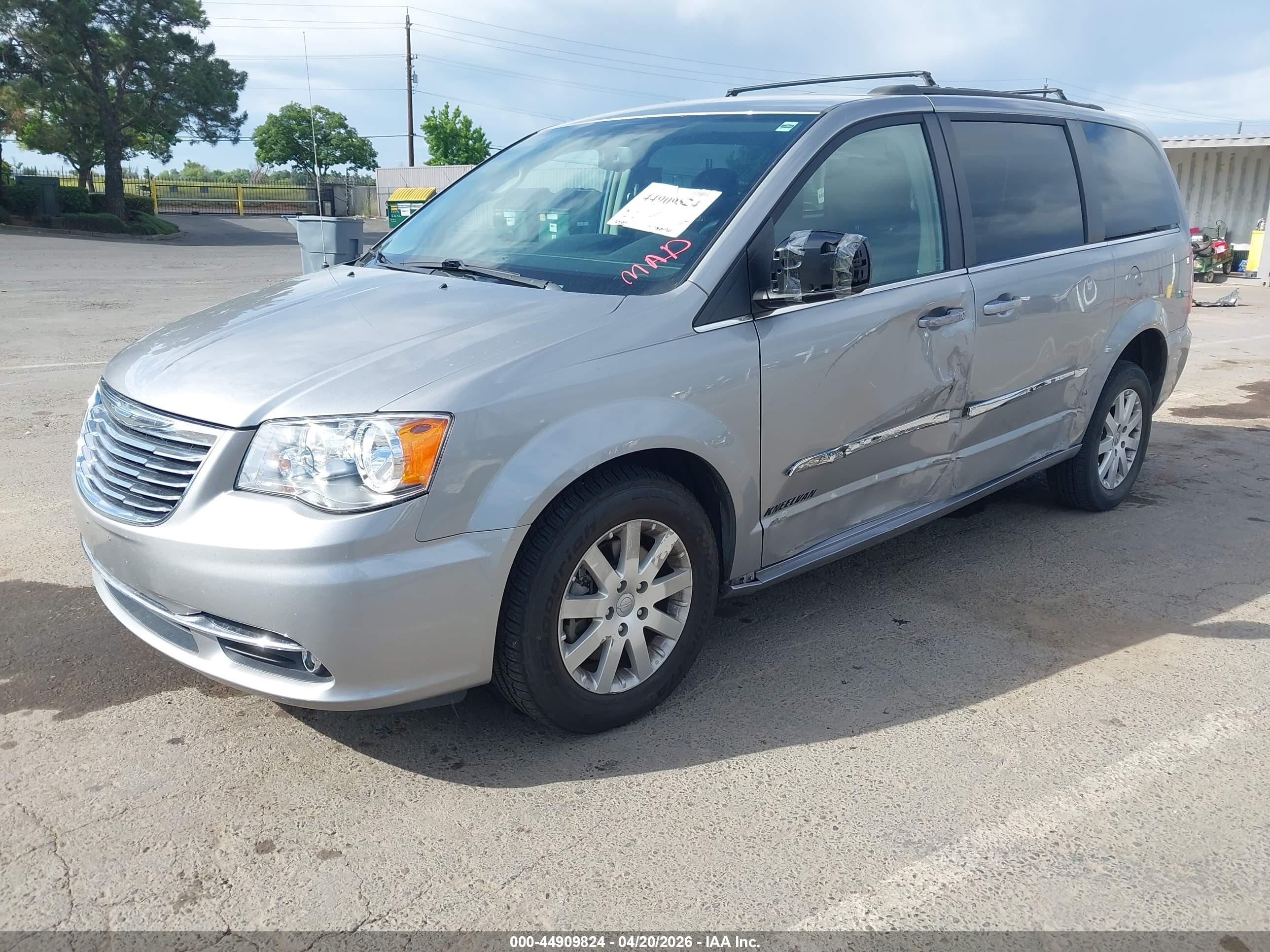 CHRYSLER TOWN image 2
