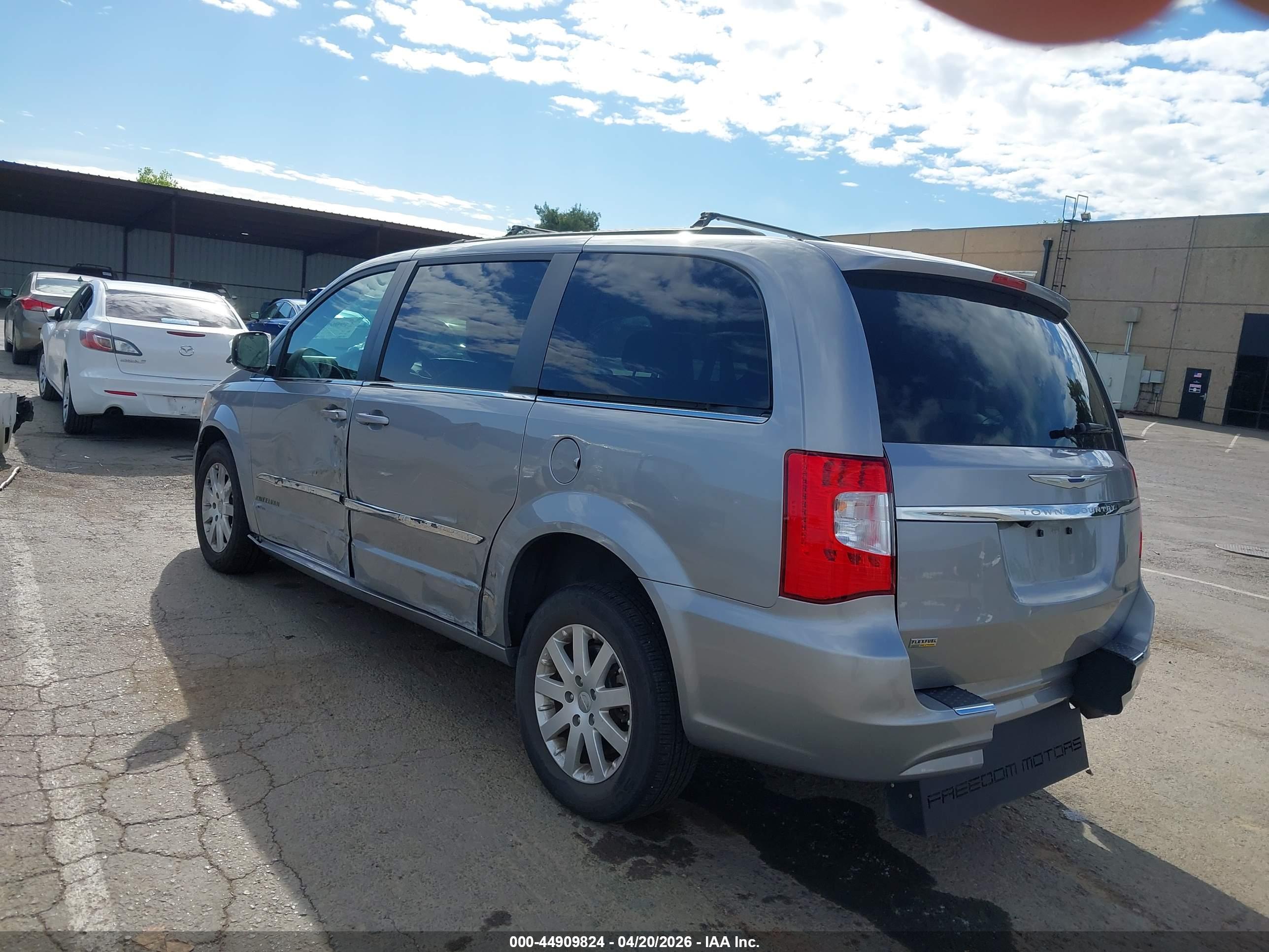 CHRYSLER TOWN image 3