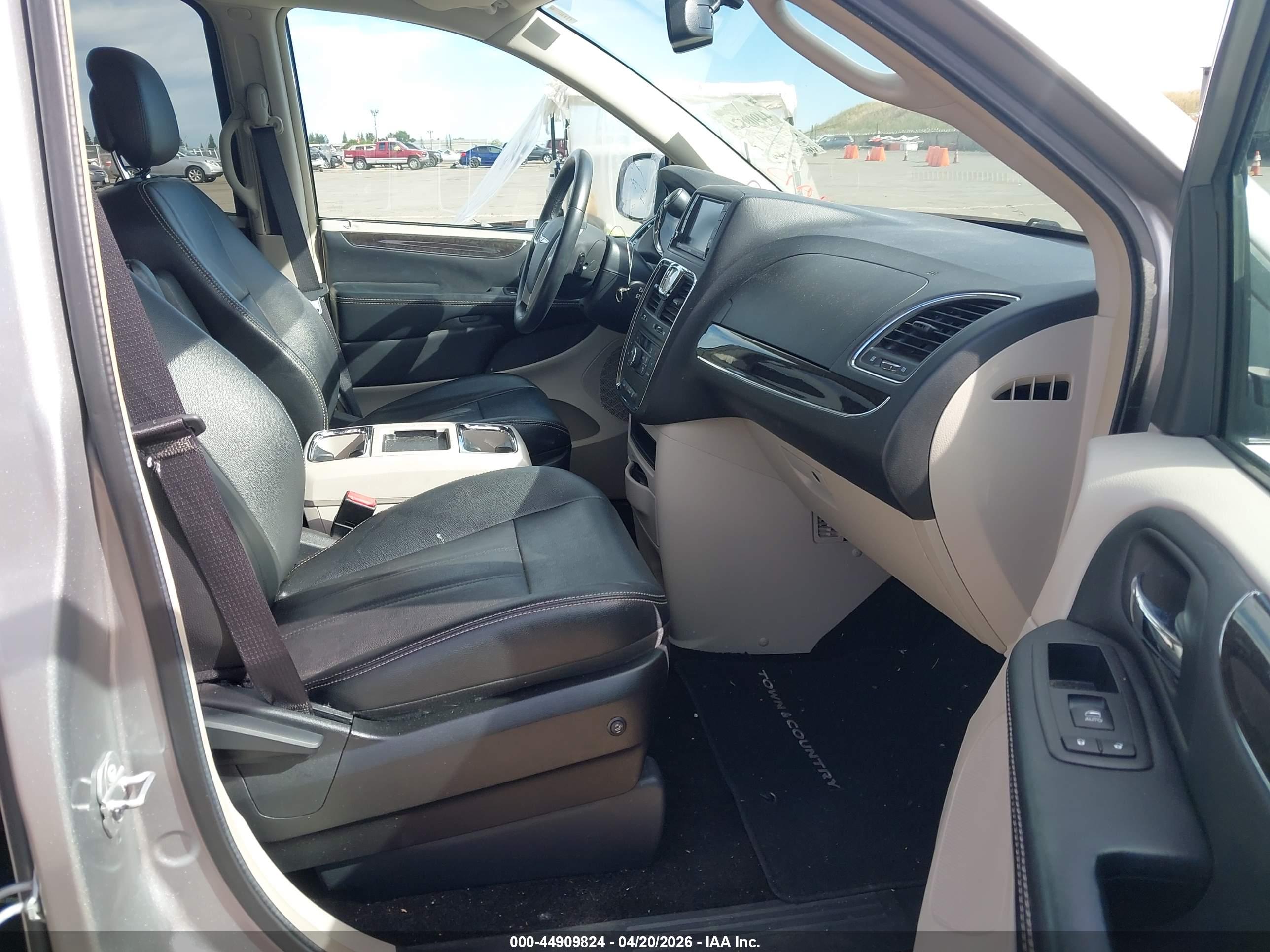 CHRYSLER TOWN image 5