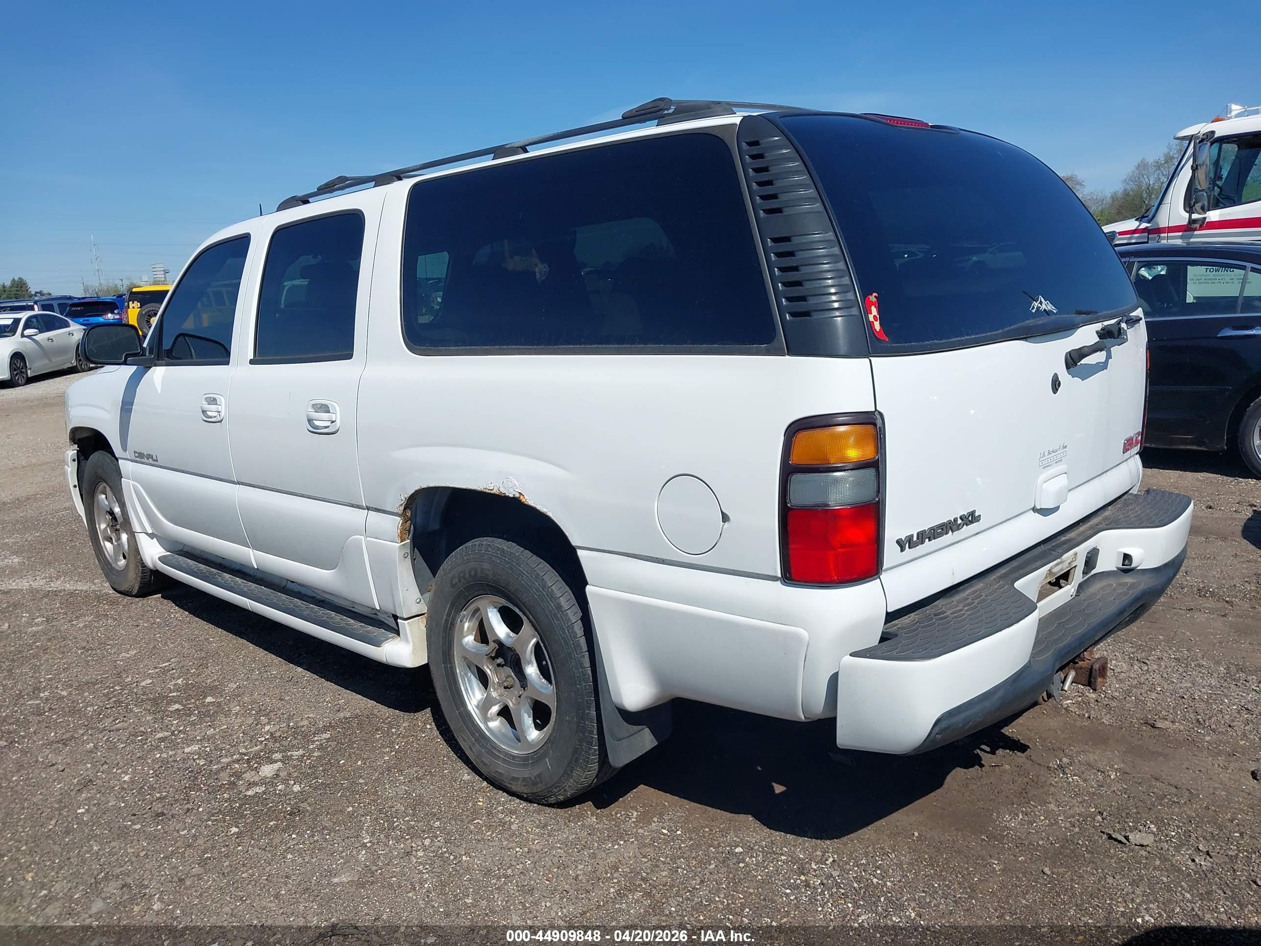 GMC YUKON image 3