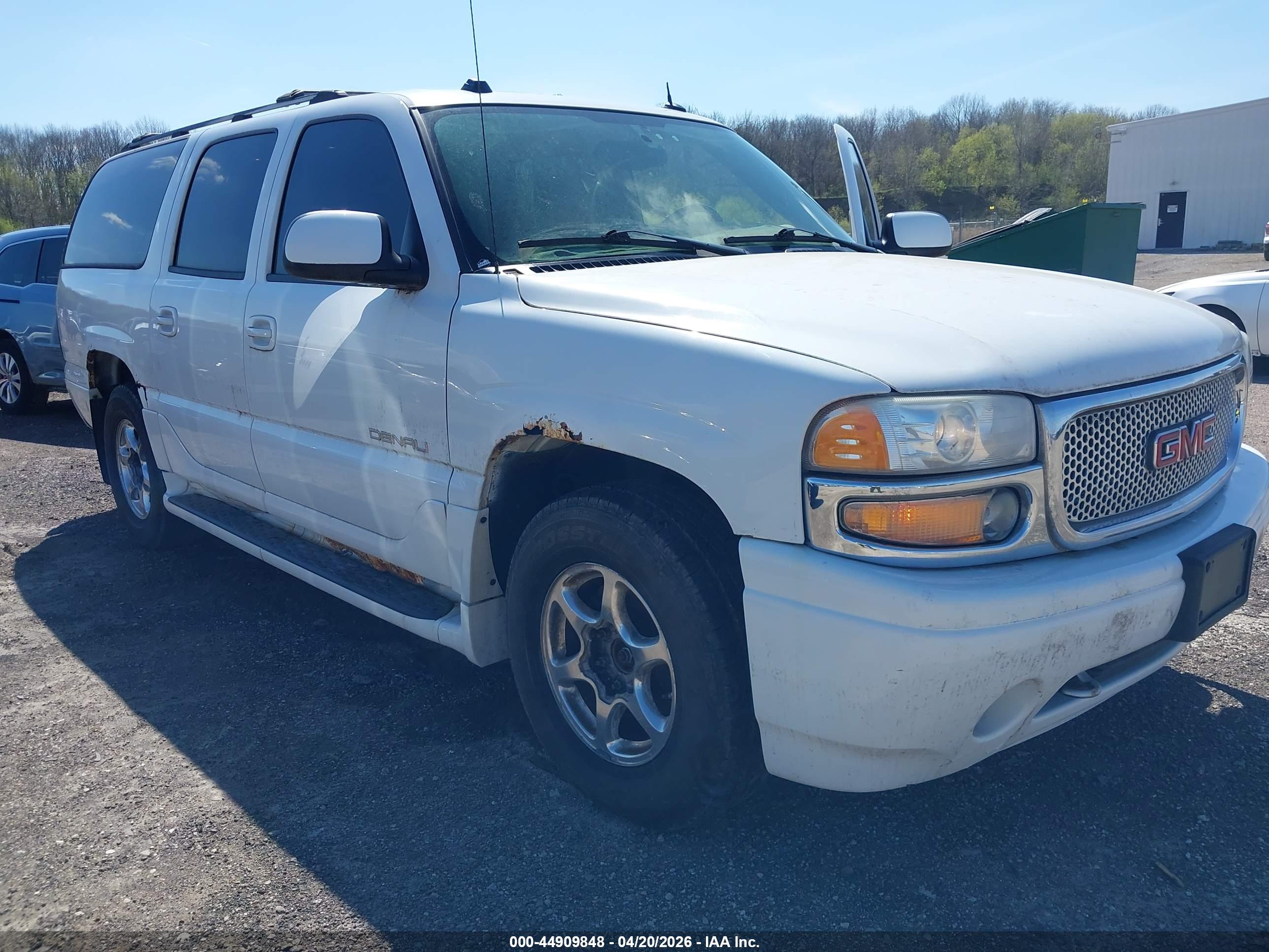 GMC YUKON image 6