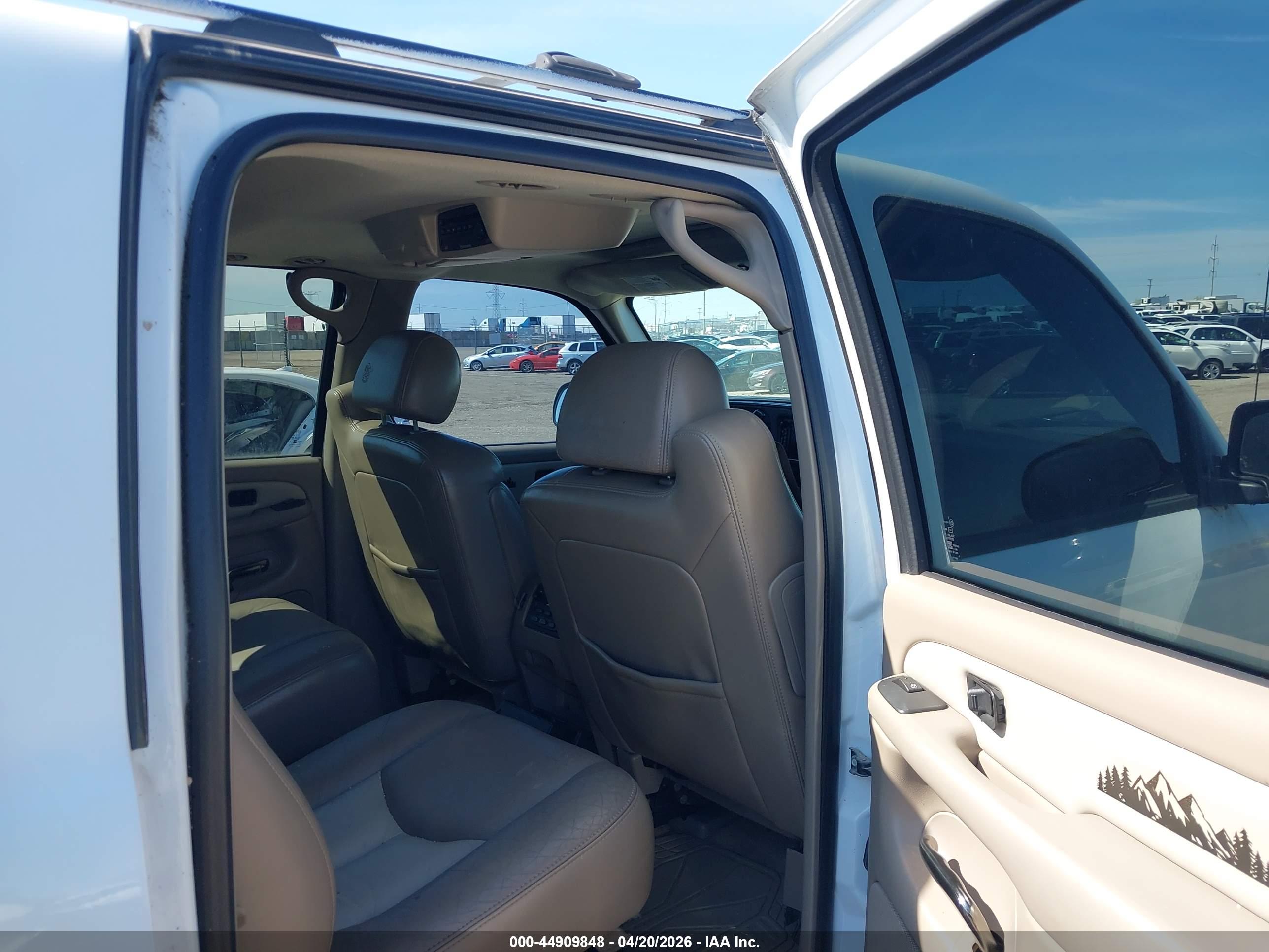 GMC YUKON image 8