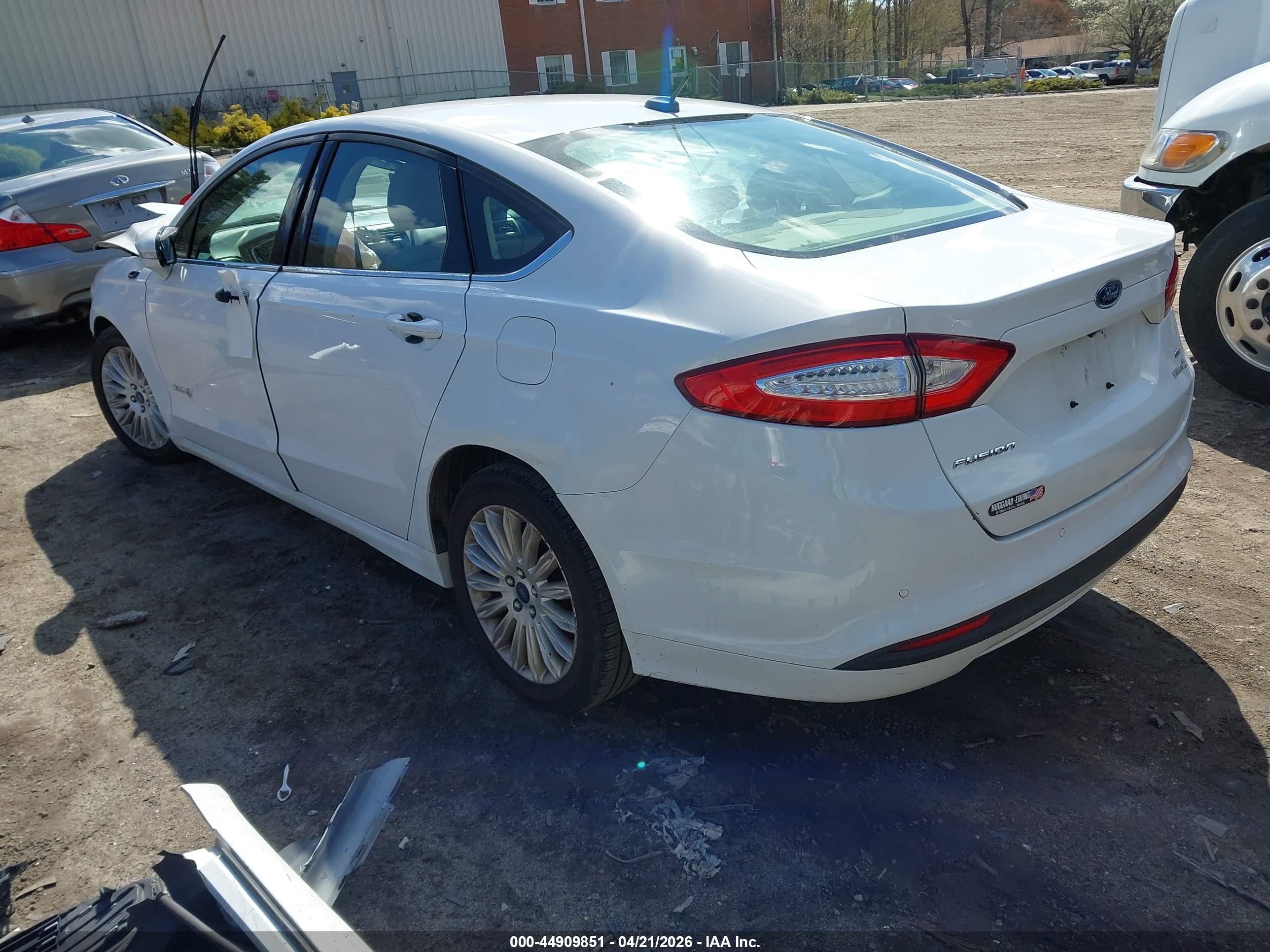 FORD FUSION image 3