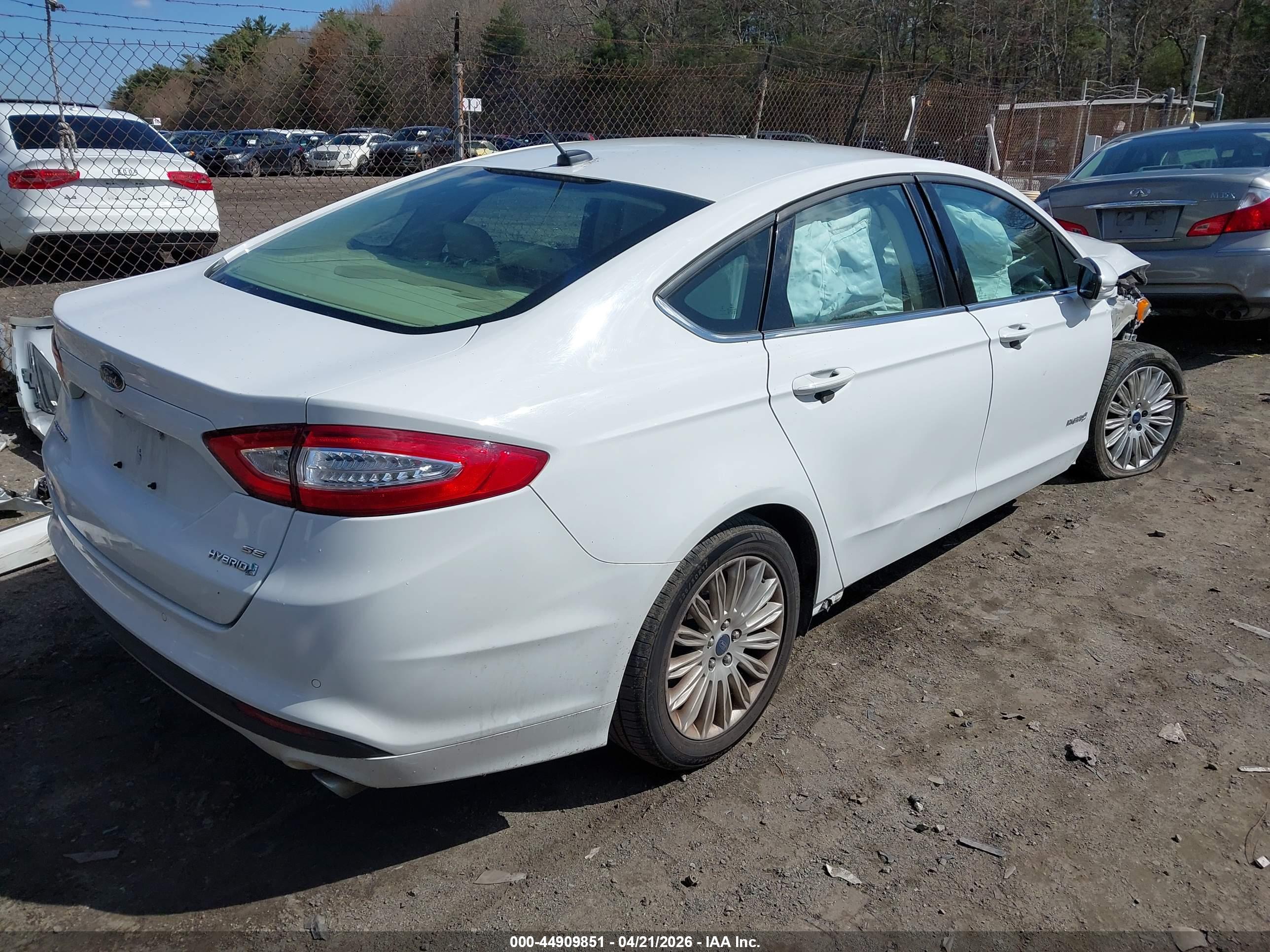 FORD FUSION image 4