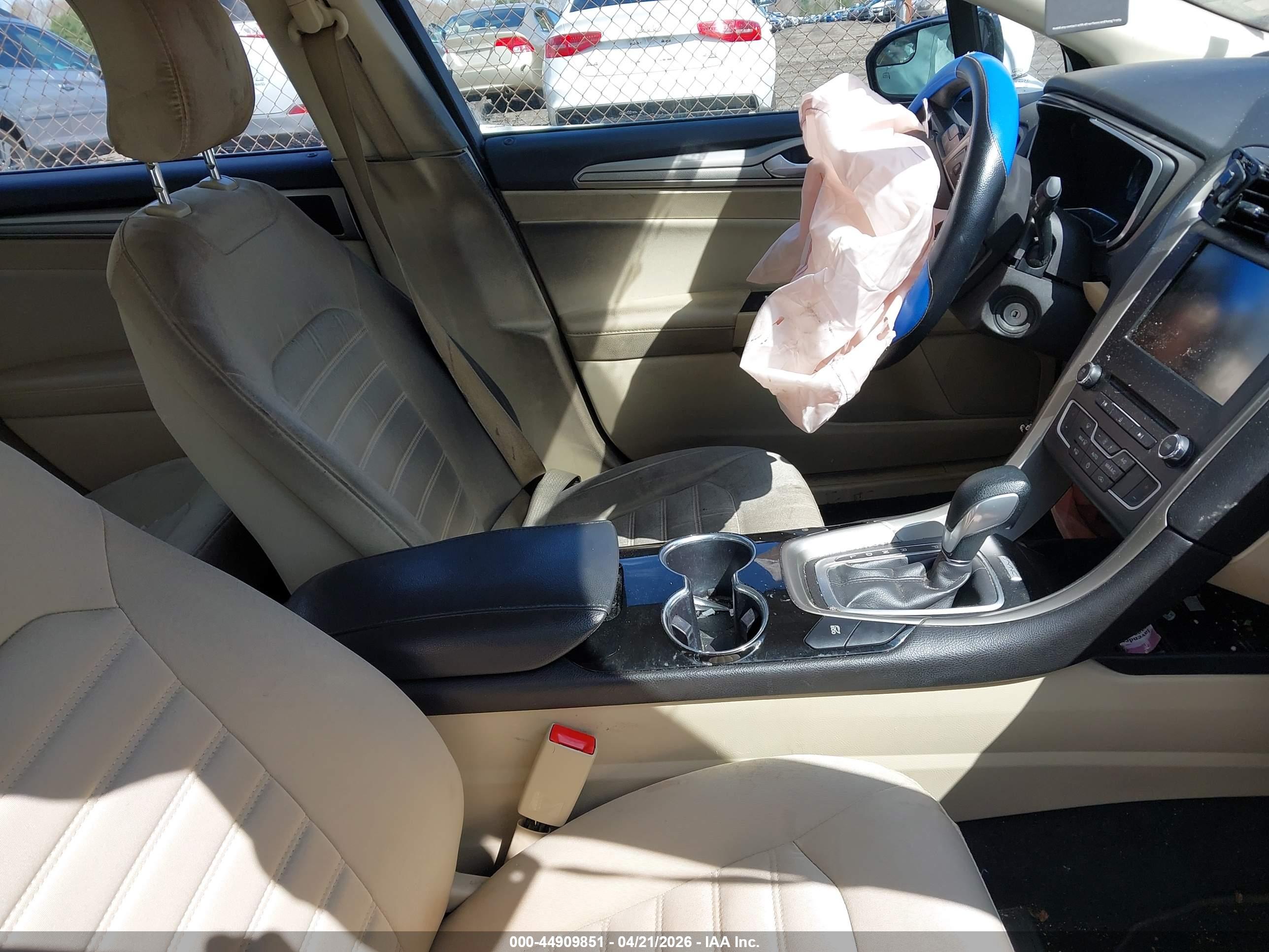 FORD FUSION image 5