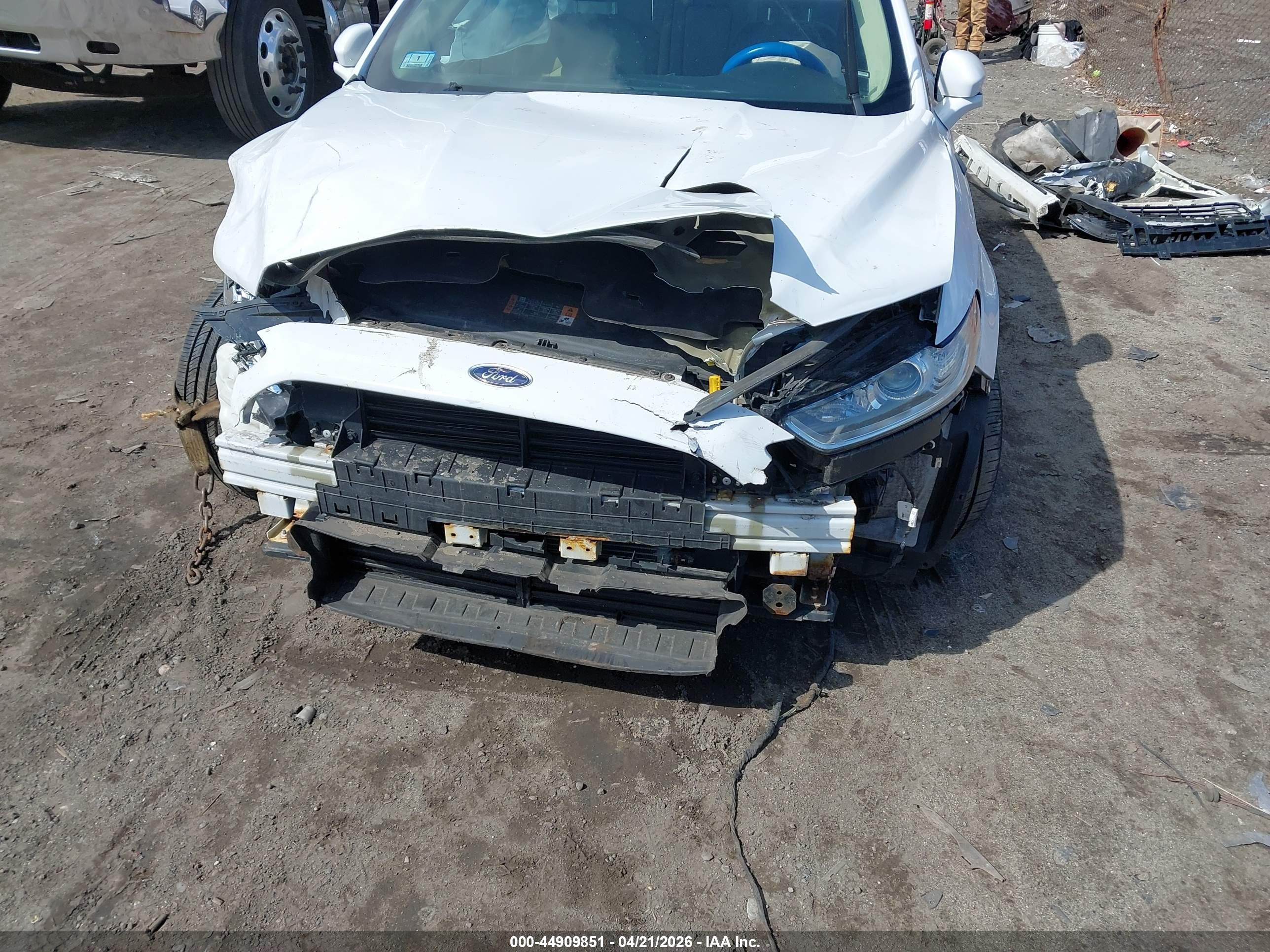 FORD FUSION image 6