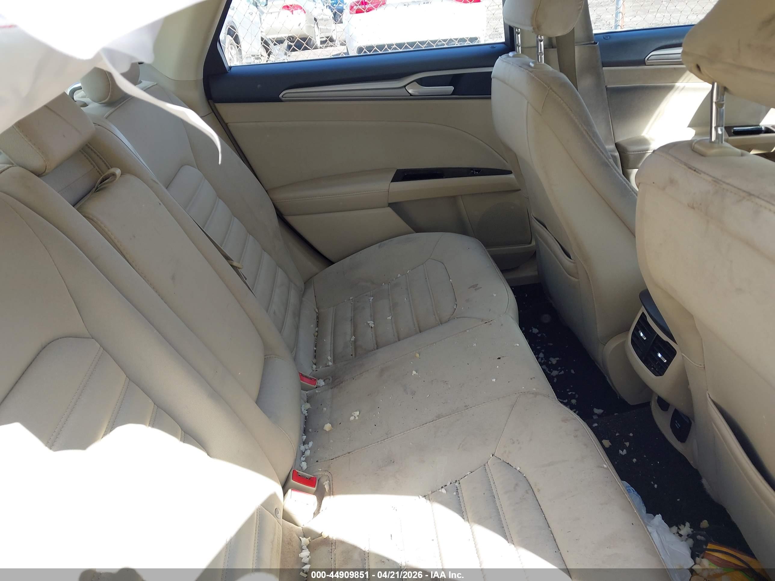 FORD FUSION image 8